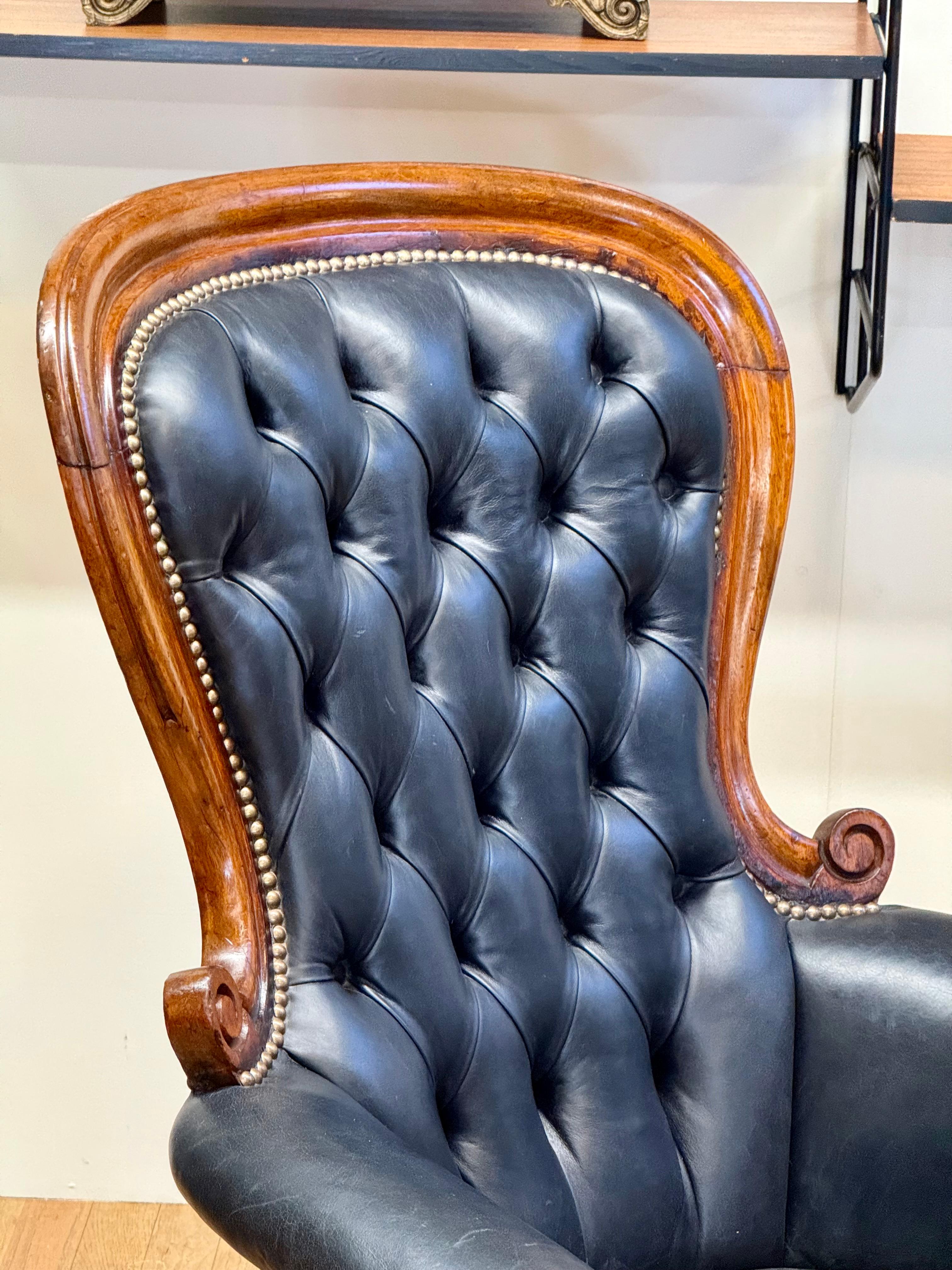 Fine Late 19th Century Victorian Show Framed Black Leather Gentleman's Armchair For Sale 10