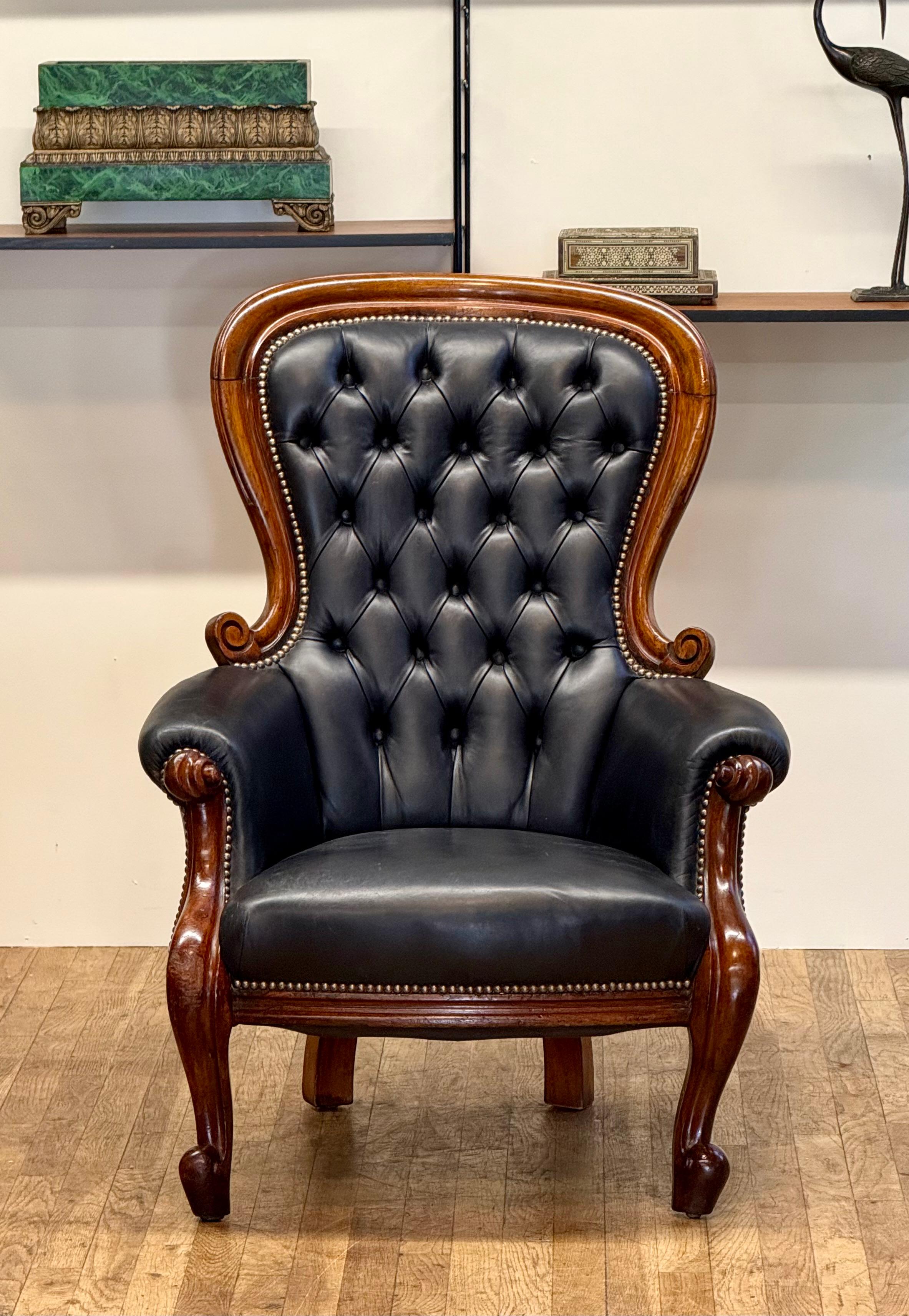 Late Victorian Fine Late 19th Century Victorian Show Framed Black Leather Gentleman's Armchair For Sale