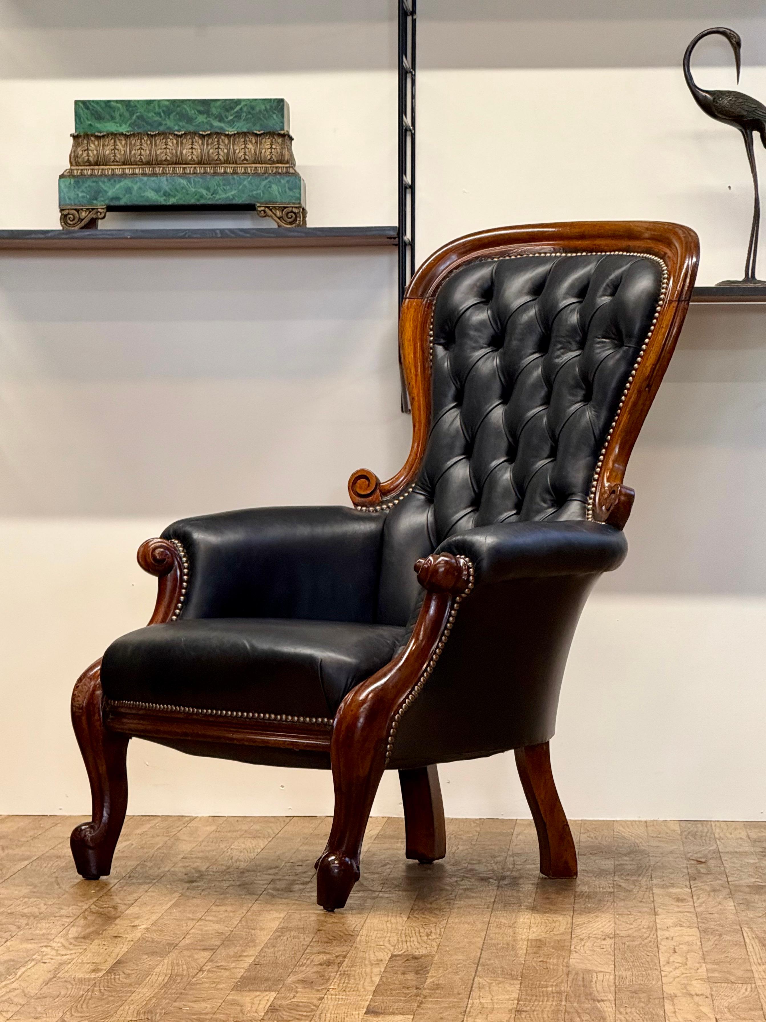British Fine Late 19th Century Victorian Show Framed Black Leather Gentleman's Armchair For Sale