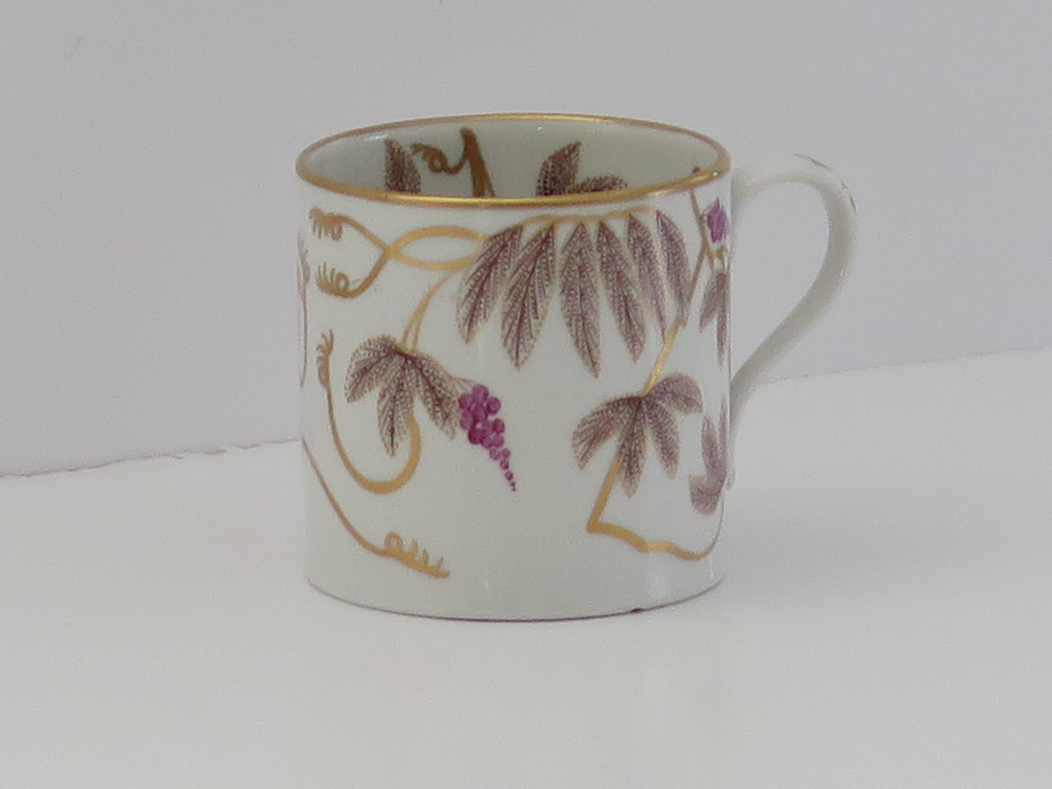 This is a beautifully hand-painted English coffee can, from the late George III period, of the very early 19th century, circa 1805.

This coffee can is nominally straight sided with a plain loop handle having pointed attachments.

The pattern