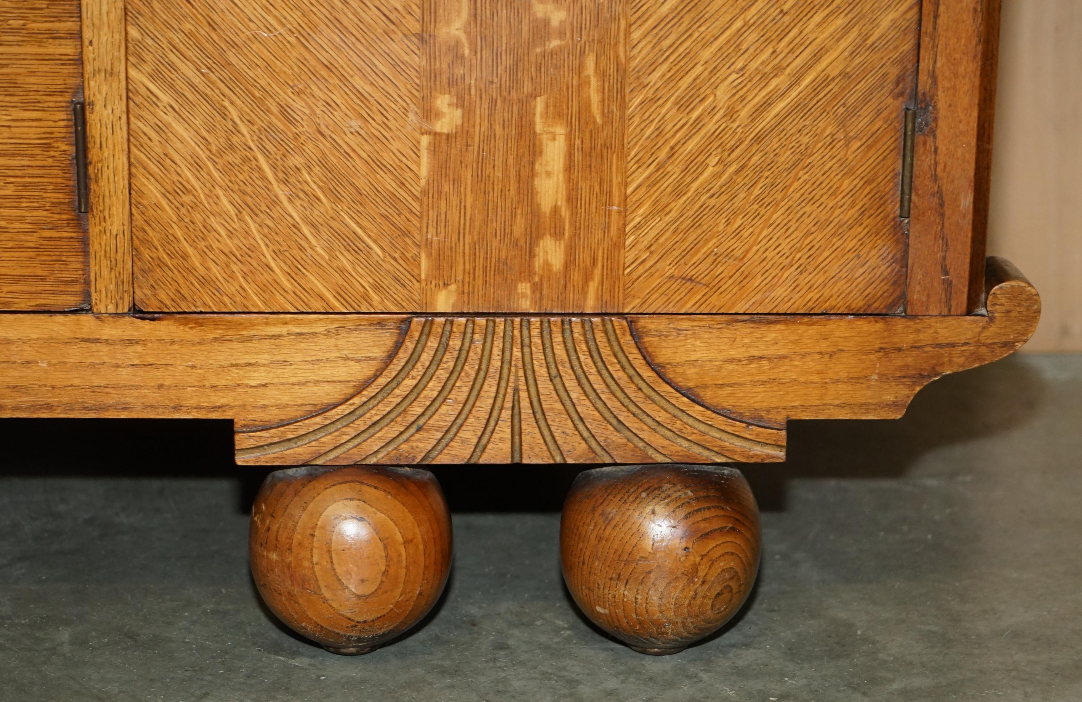 FINE LIBERTY'S COTSWOLD ART DECO OAK CARVED SiDEBOARD CIRCA 1920 PART OF A SUITE For Sale 4