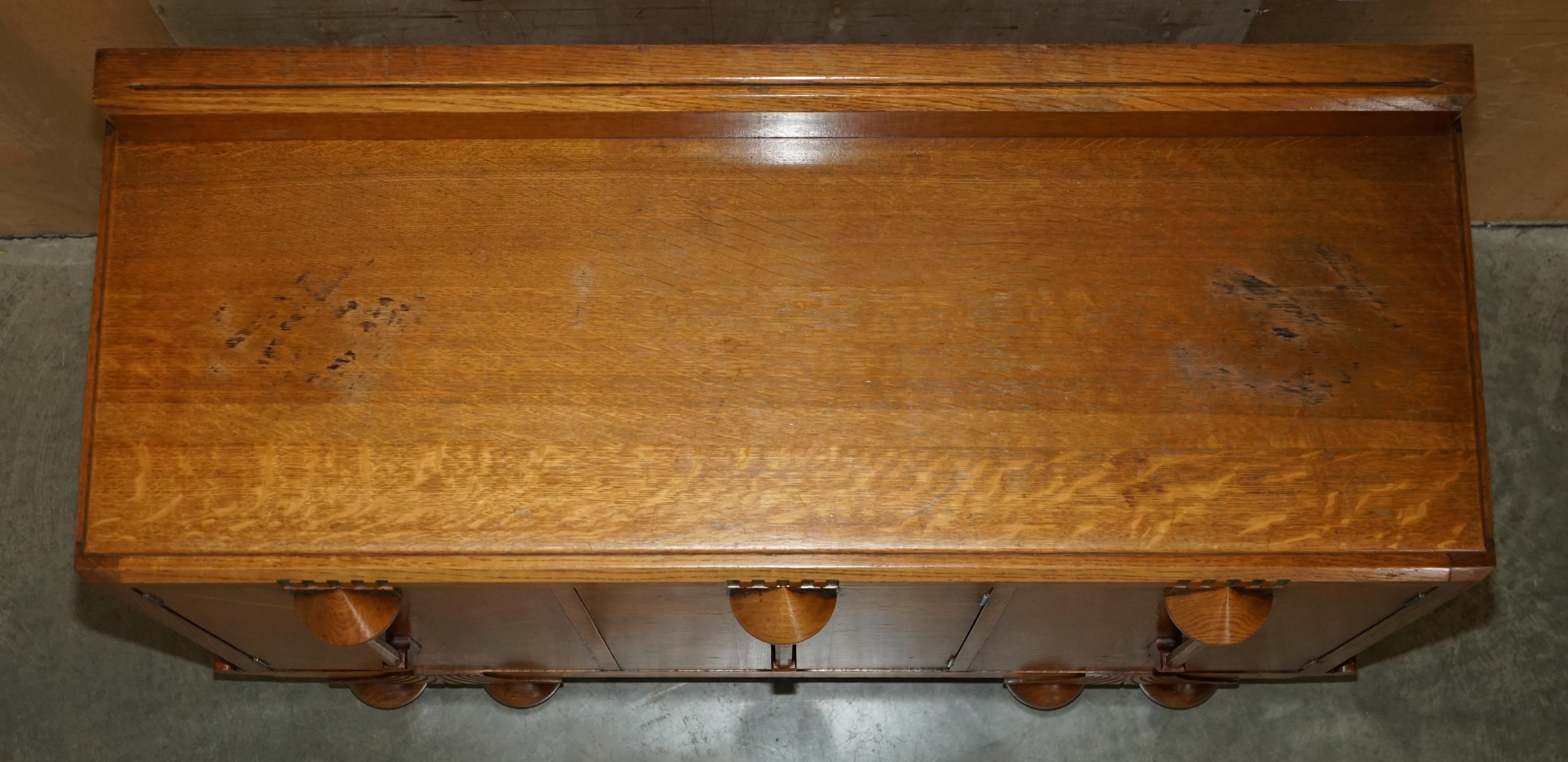 FINE LIBERTY'S COTSWOLD ART DECO OAK CARVED SiDEBOARD CIRCA 1920 PART OF A SUITE For Sale 5