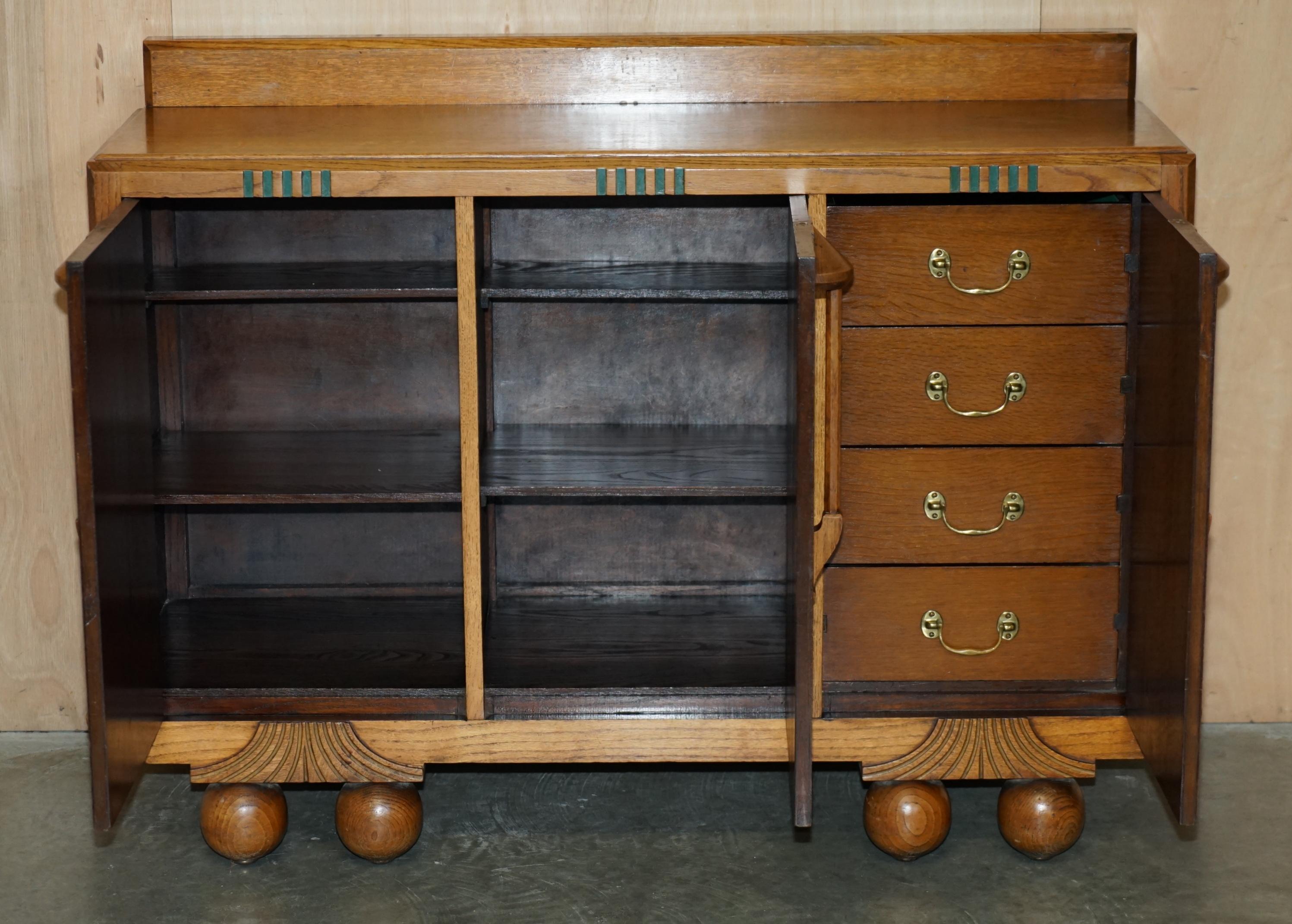 FINE LIBERTY'S COTSWOLD ART DECO OAK CARVED SiDEBOARD CIRCA 1920 PART OF A SUITE im Angebot 10