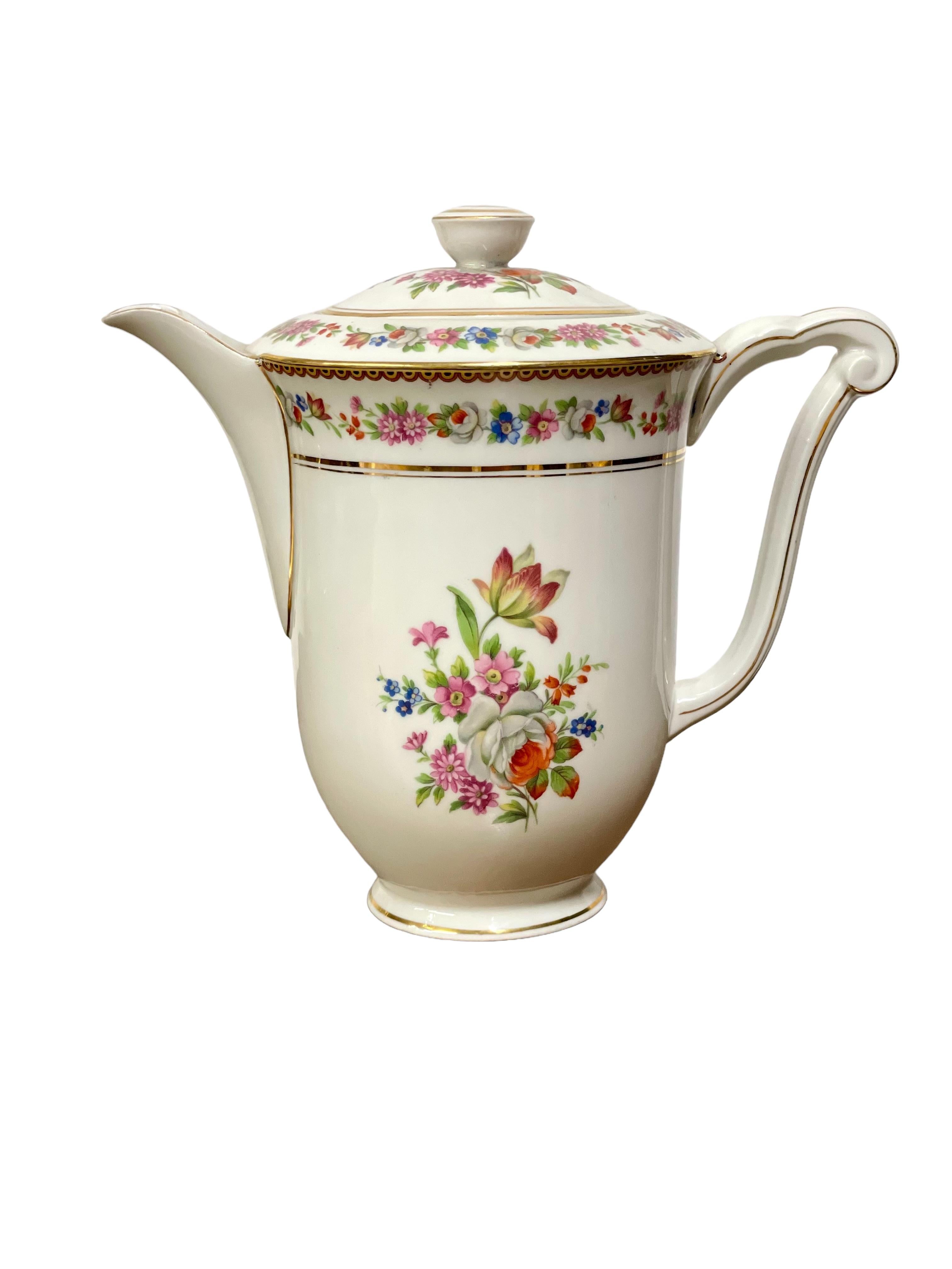 Fine Limoges Porcelain Tea Service by Raynaud & Cie ( 17 Pieces) In Good Condition In LA CIOTAT, FR