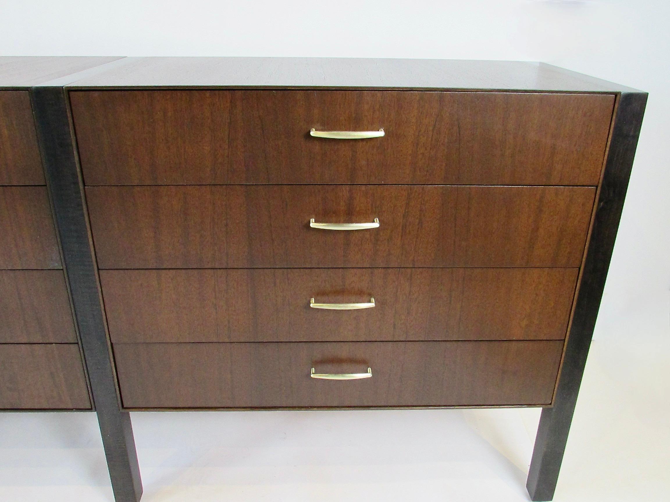 Elegante comò lungo e basso a dodici cassetti della collezione personalizzata Directional Furniture in vendita 6