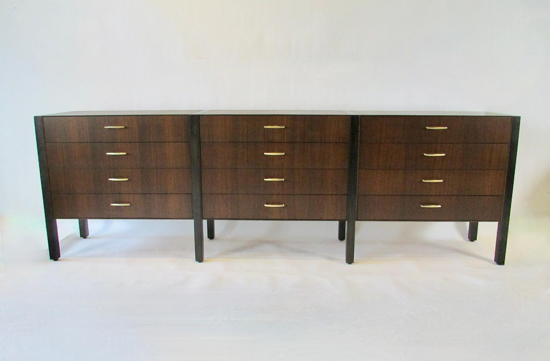 Elegante comò lungo e basso a dodici cassetti della collezione personalizzata Directional Furniture in vendita 9
