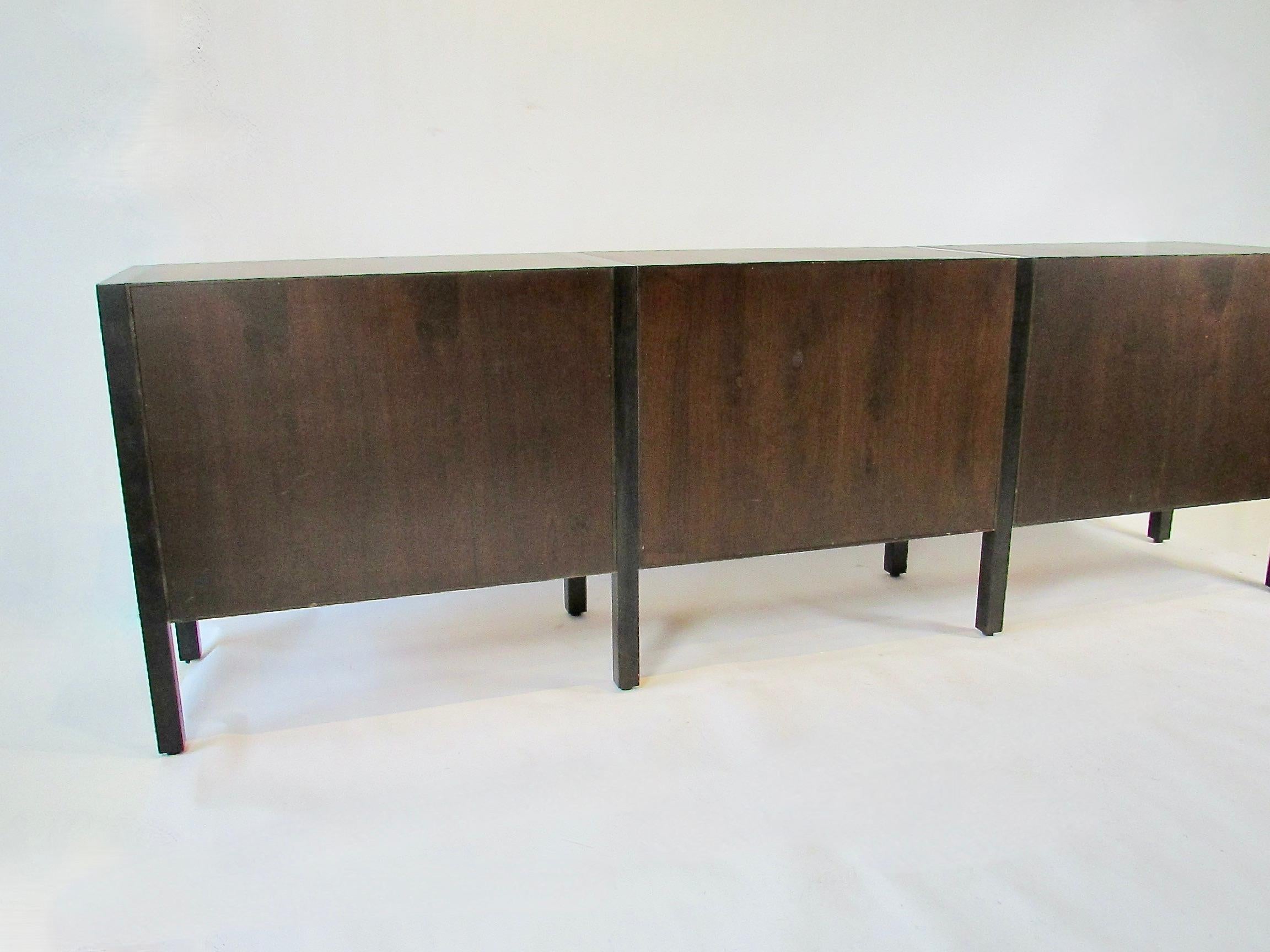 Elegante comò lungo e basso a dodici cassetti della collezione personalizzata Directional Furniture In condizioni buone in vendita a Ferndale, MI