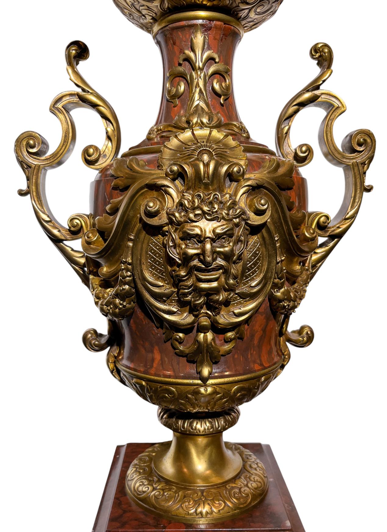 Luigi XV Set di candelabri e centrotavola in marmo rosso in stile Louis VX di F.Barbedienne in vendita