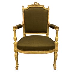 Sillón fino de madera dorada estilo Luis XIV