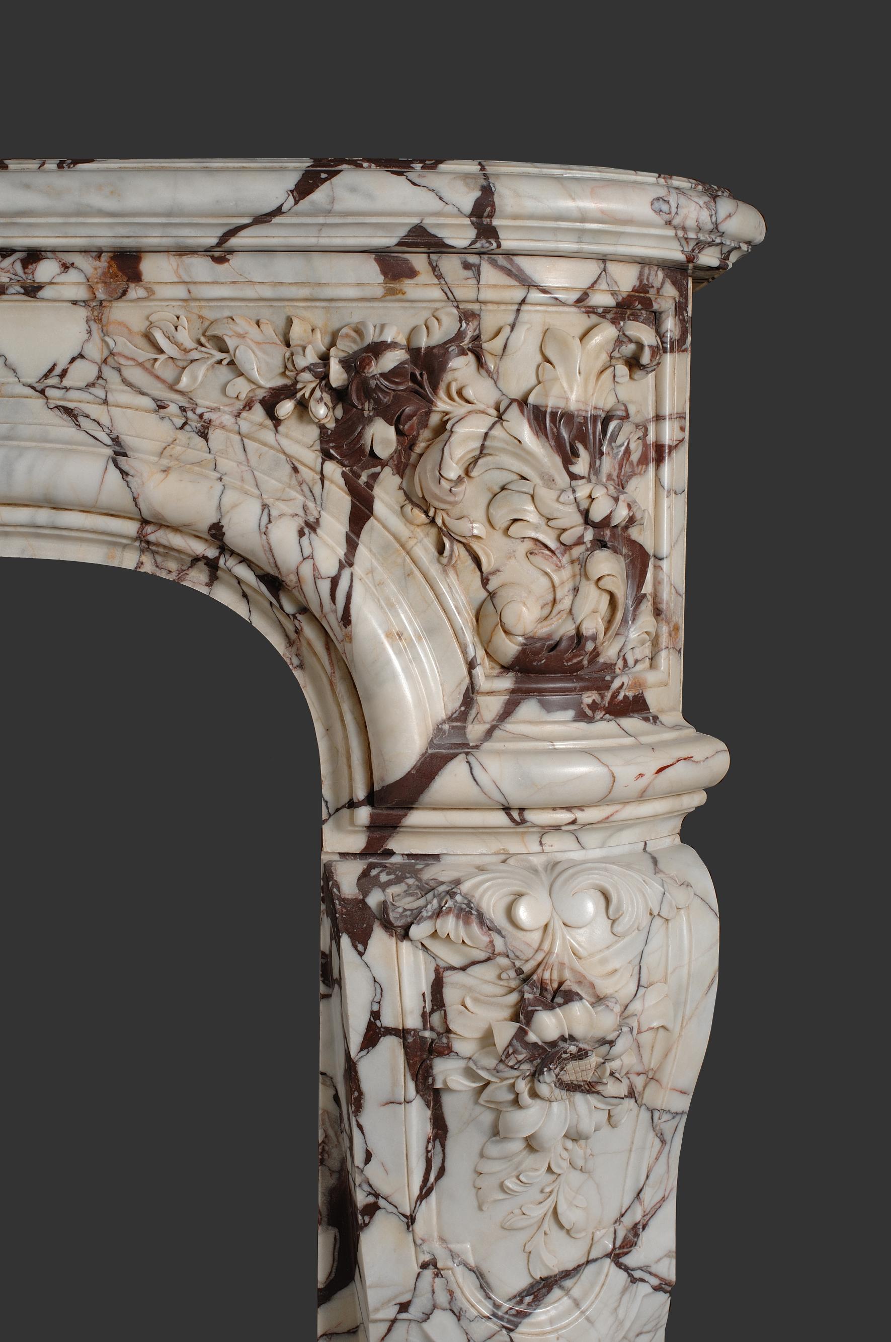 Français Cheminée en marbre de style Louis XV 18ème siècle en vente