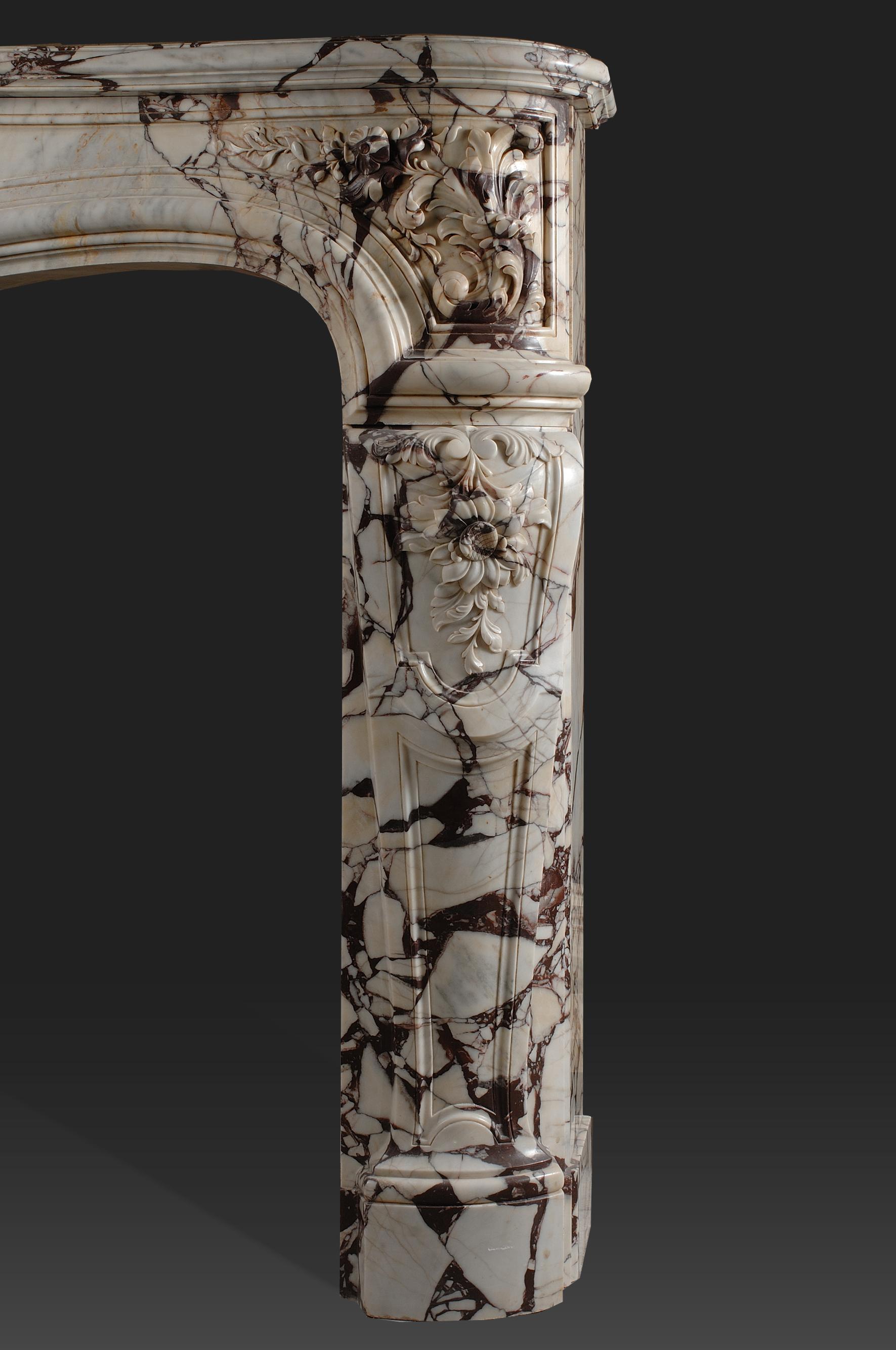Marmorkamin im Louis-XV-Stil des 18. Jahrhunderts im Zustand „Gut“ im Angebot in Brussel, BE