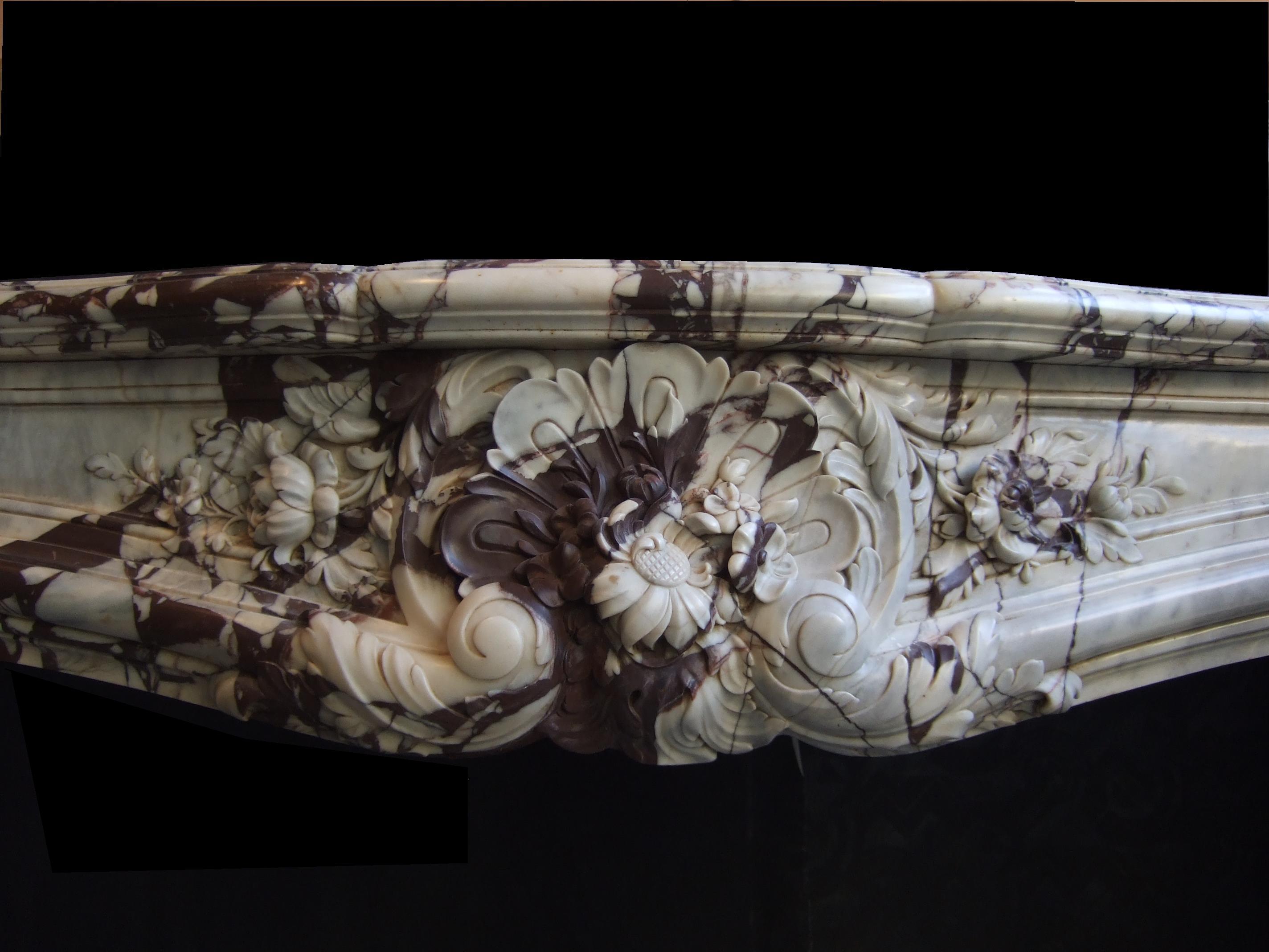 Marbre Cheminée en marbre de style Louis XV 18ème siècle en vente