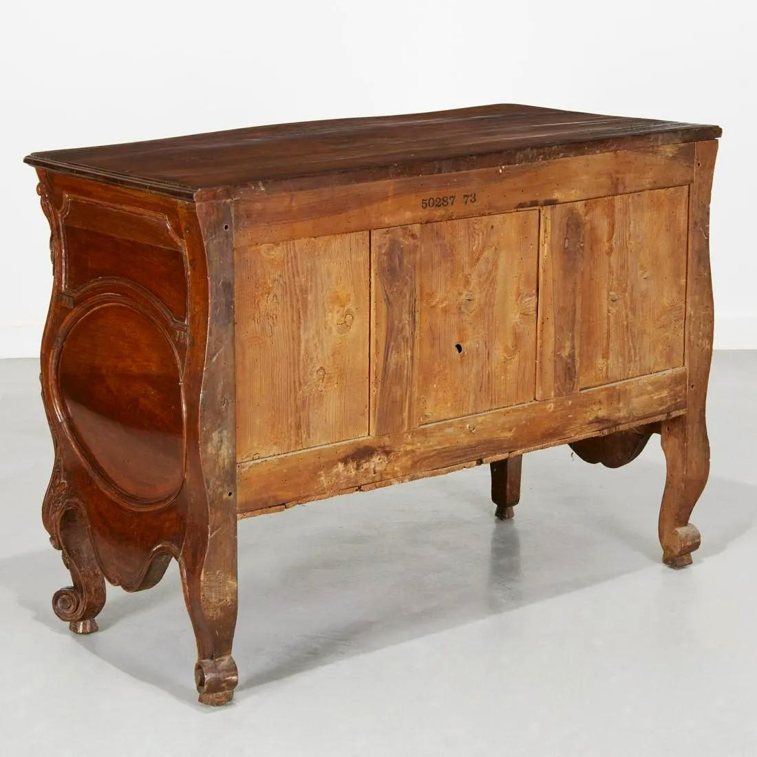 French Fine Louis xv Commode from Arles, circa 1760 For Sale