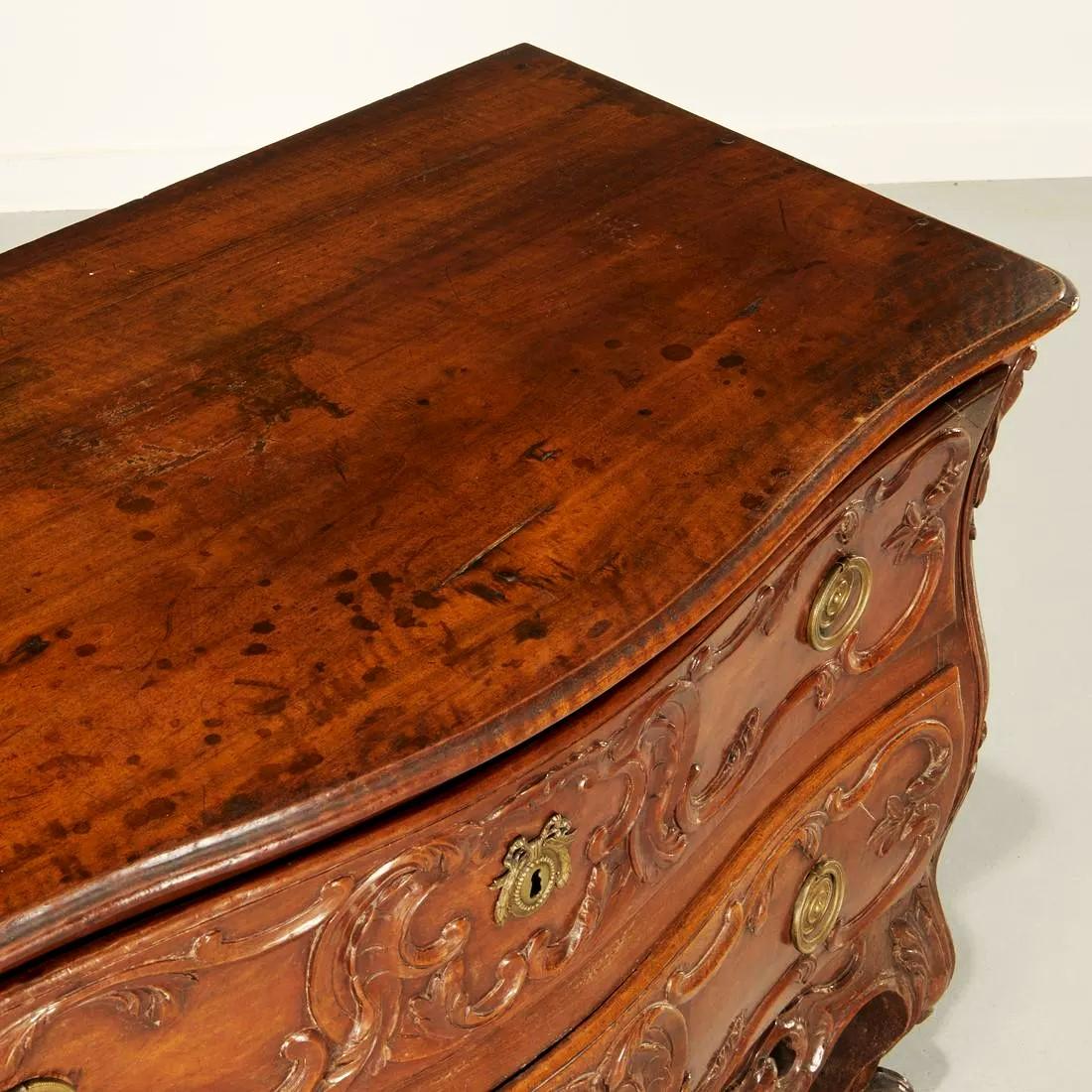 Mid-18th Century Fine Louis xv Commode from Arles, circa 1760 For Sale