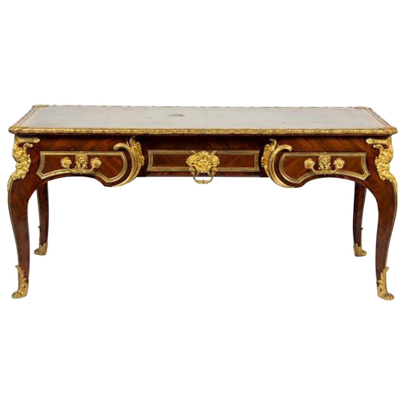 Fino Bureau Plat de Tulipwood Estilo Luis XV Montado en Bronce Dorado