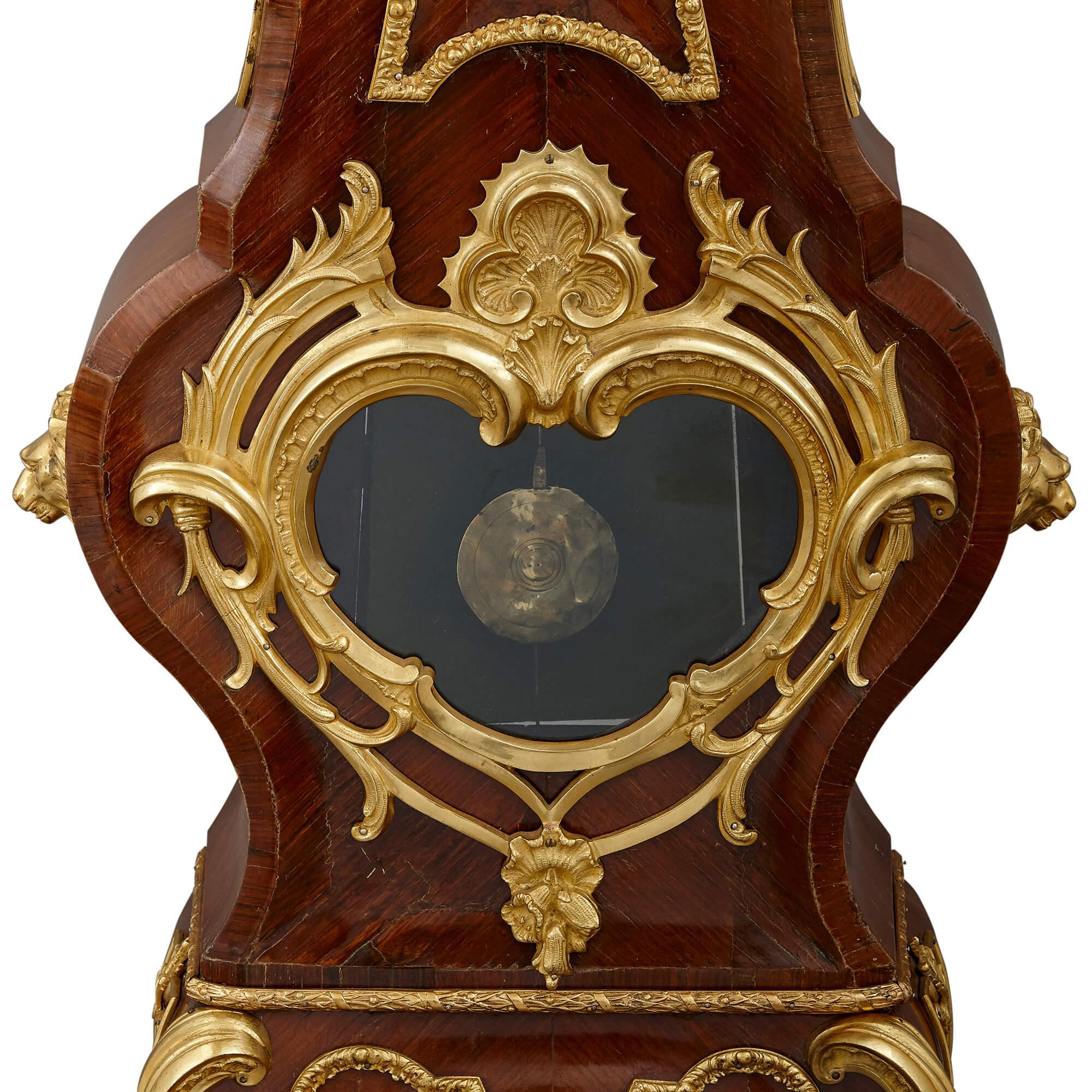 Lange Goldbronze-Etuiuhr im Louis-XV-Stil von Lenoir, Paris (Parkettarbeit) im Angebot