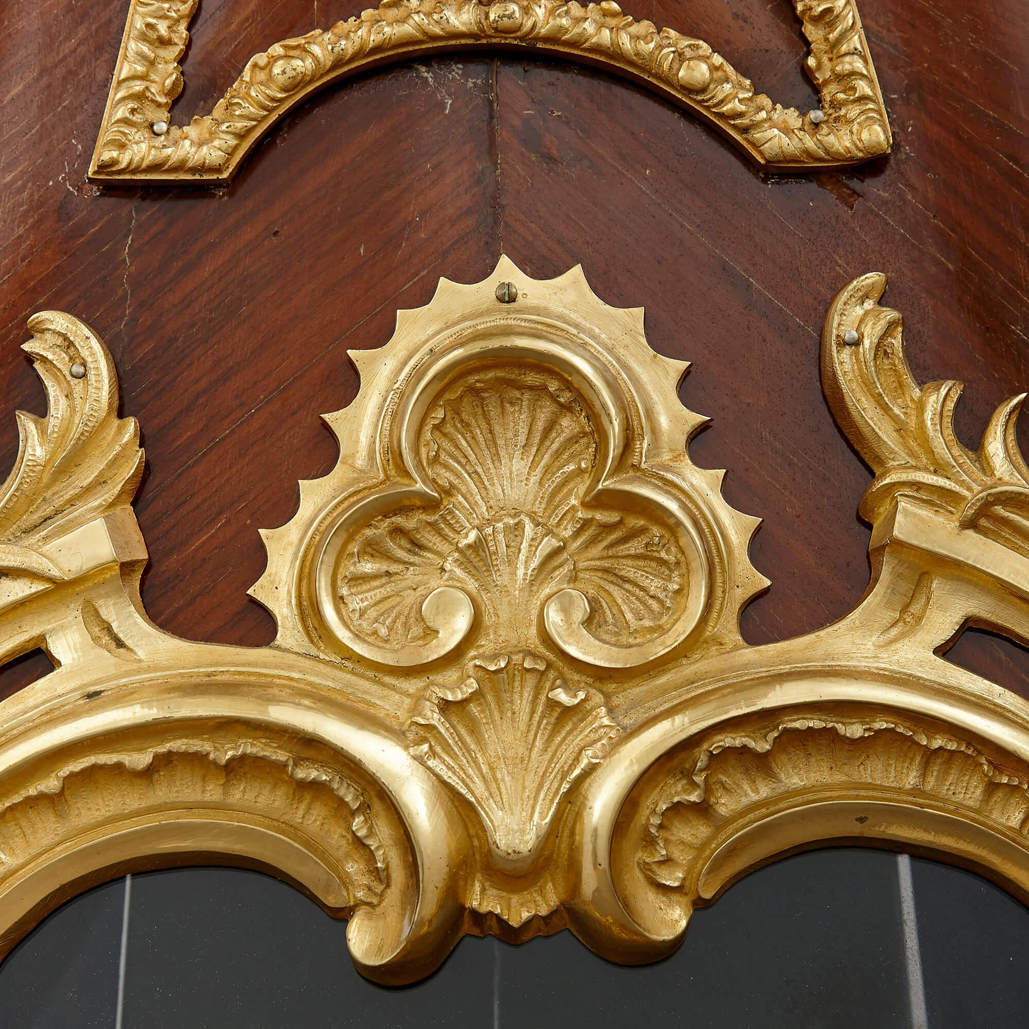 Lange Goldbronze-Etuiuhr im Louis-XV-Stil von Lenoir, Paris (Holz) im Angebot