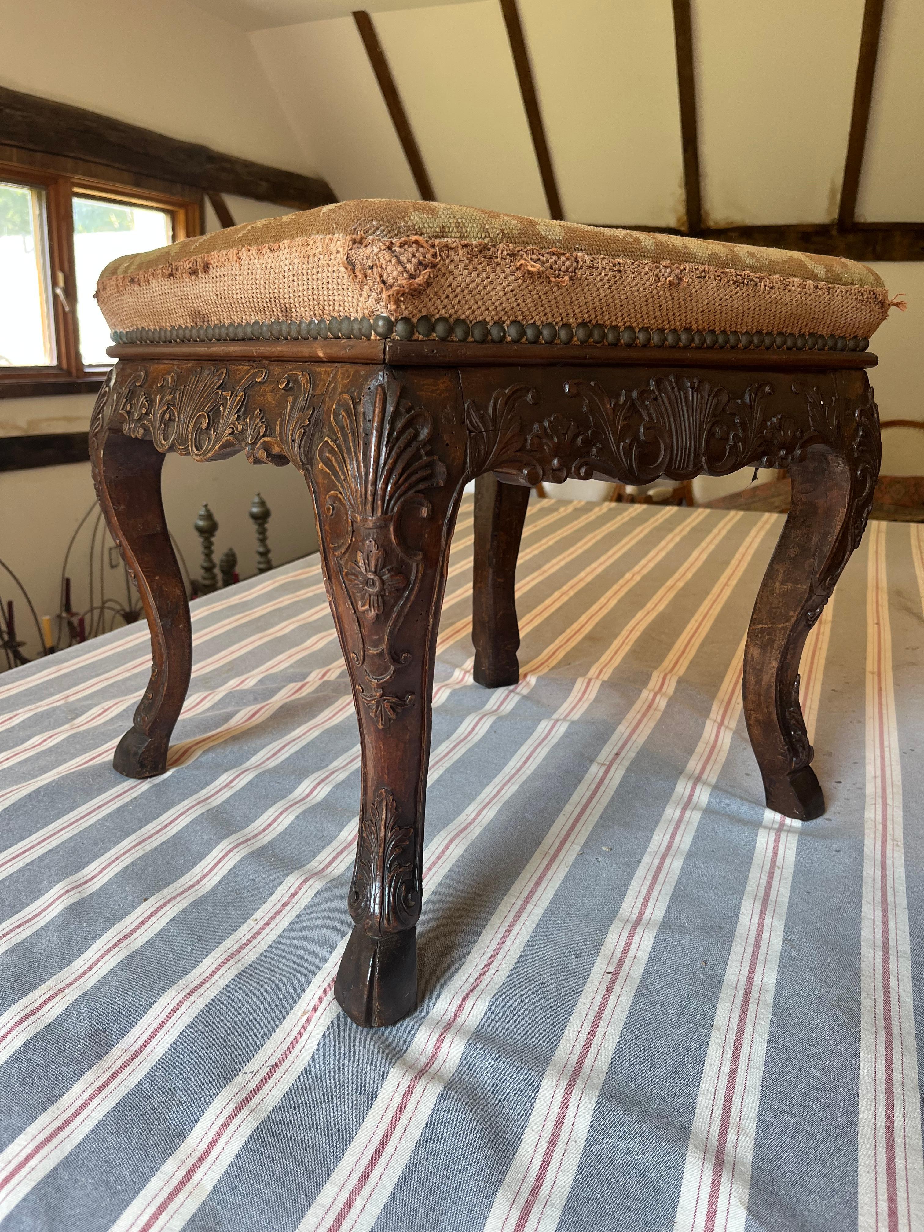 Tabouret de style Louis XV, vers 1750 9