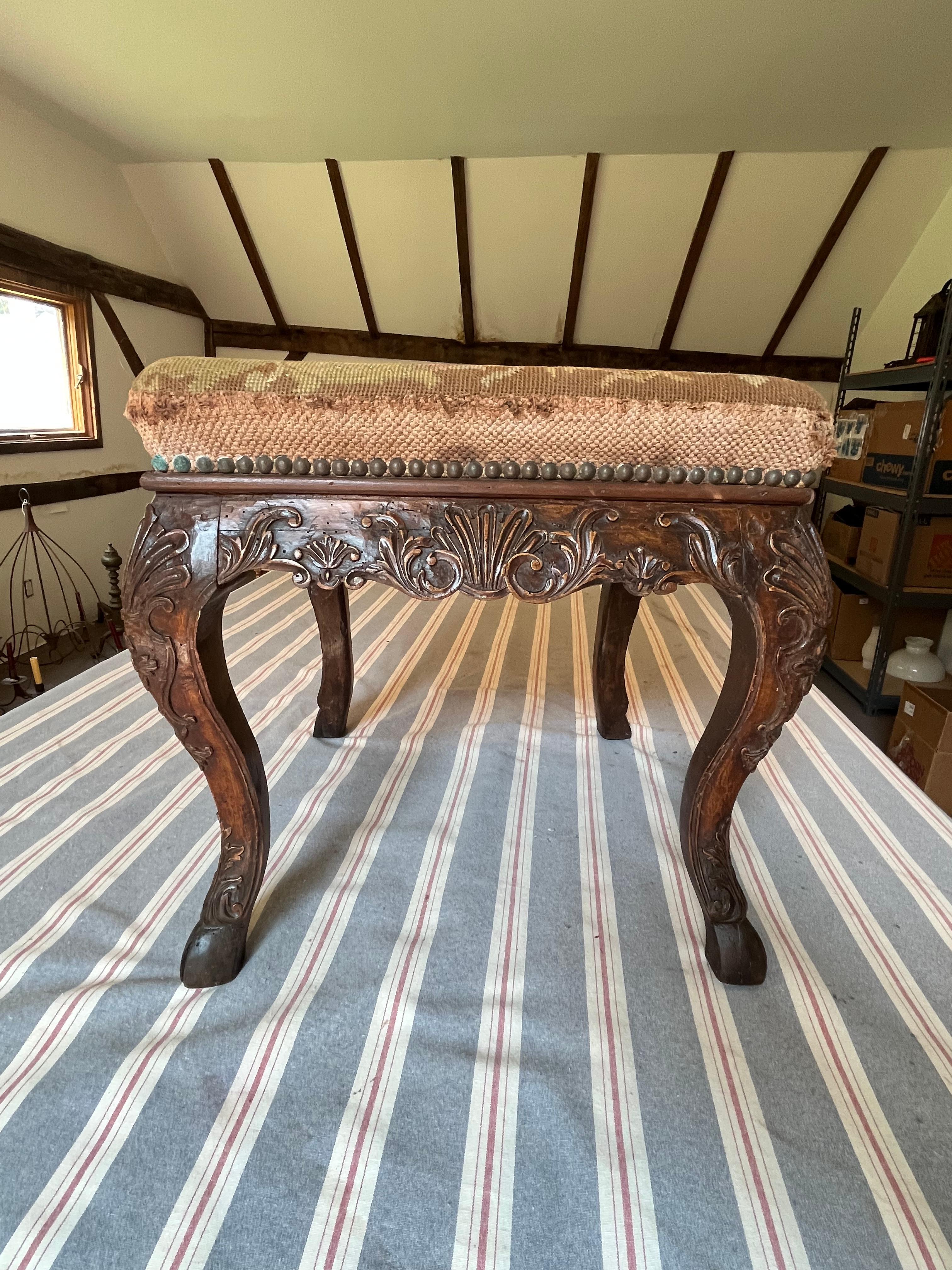 Tabouret de style Louis XV, vers 1750 12
