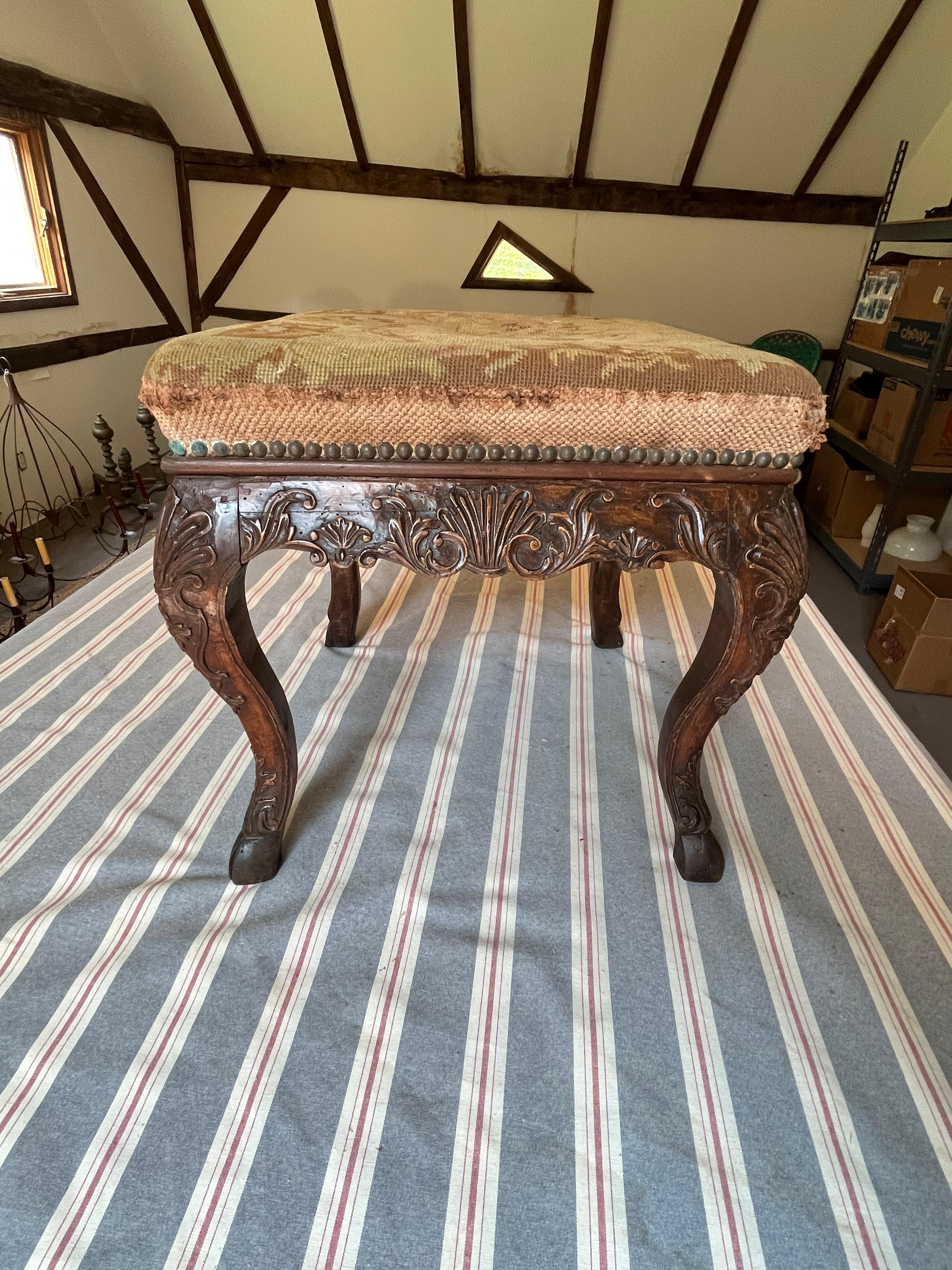 Tabouret de style Louis XV, vers 1750 13