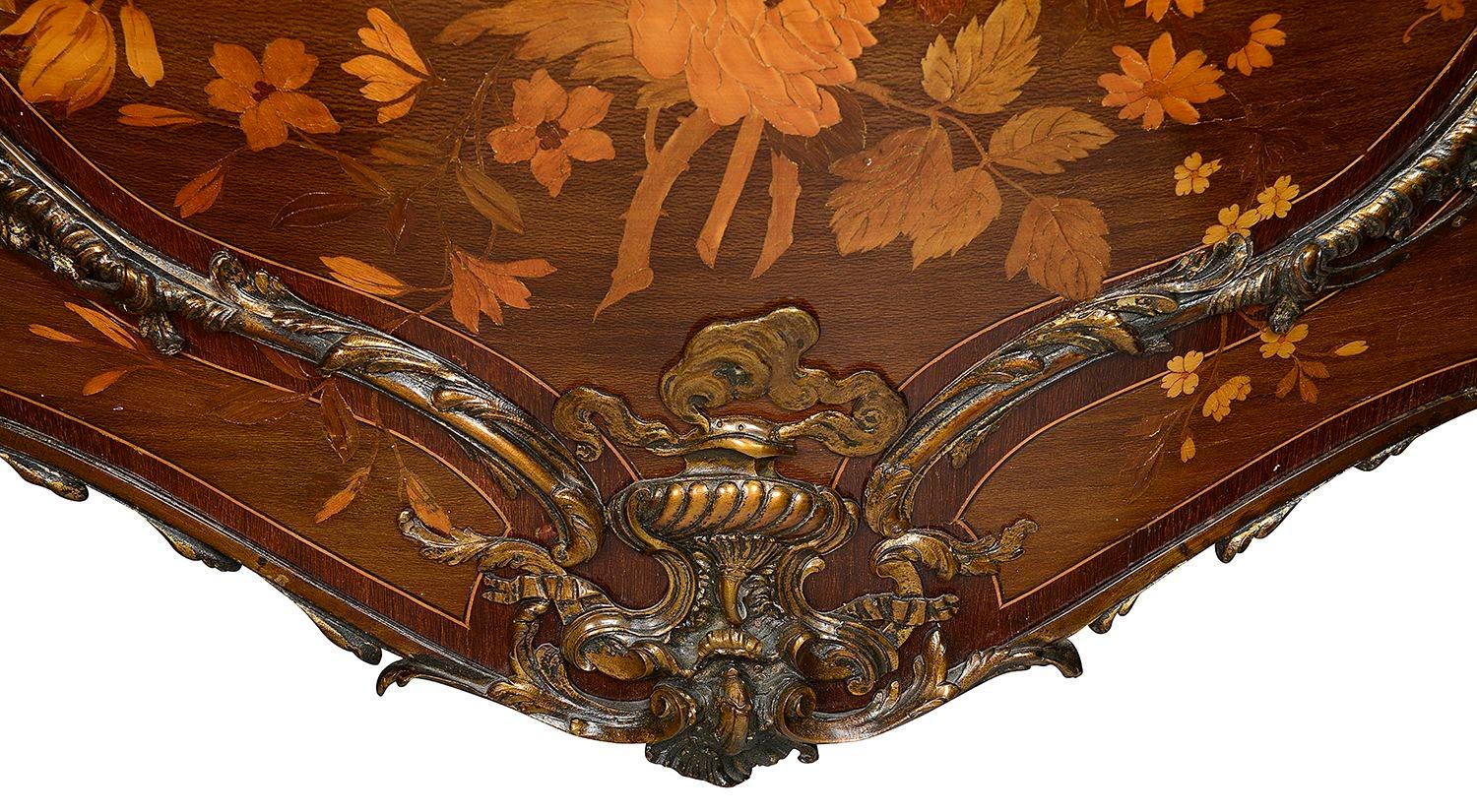 Mahogany Fine Louis XVI style bombe shaped commode, attributed to Francois Linke. For Sale