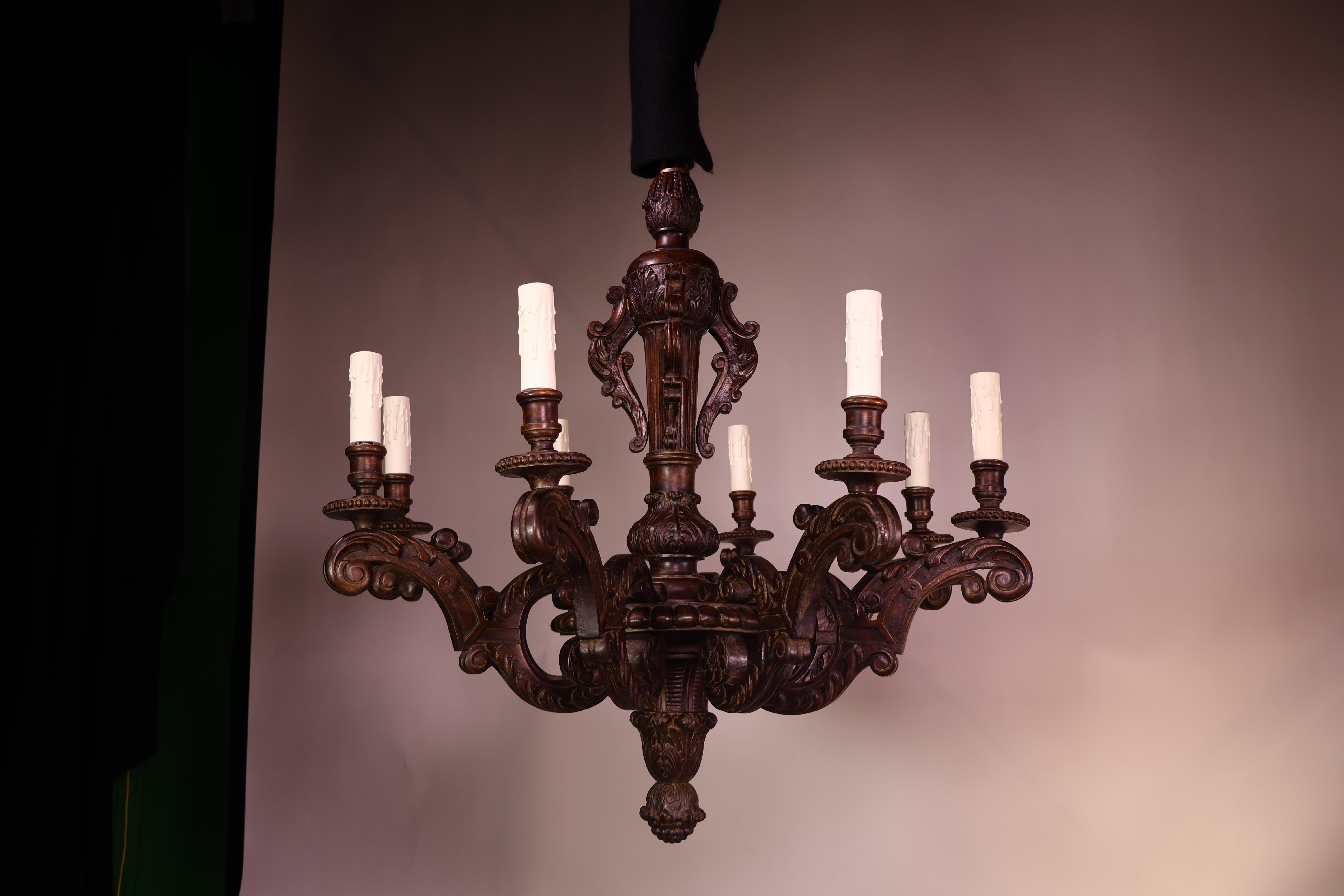 Fine Louis XVI style Carved Wood Chandelier In Good Condition For Sale In Atlanta, GA