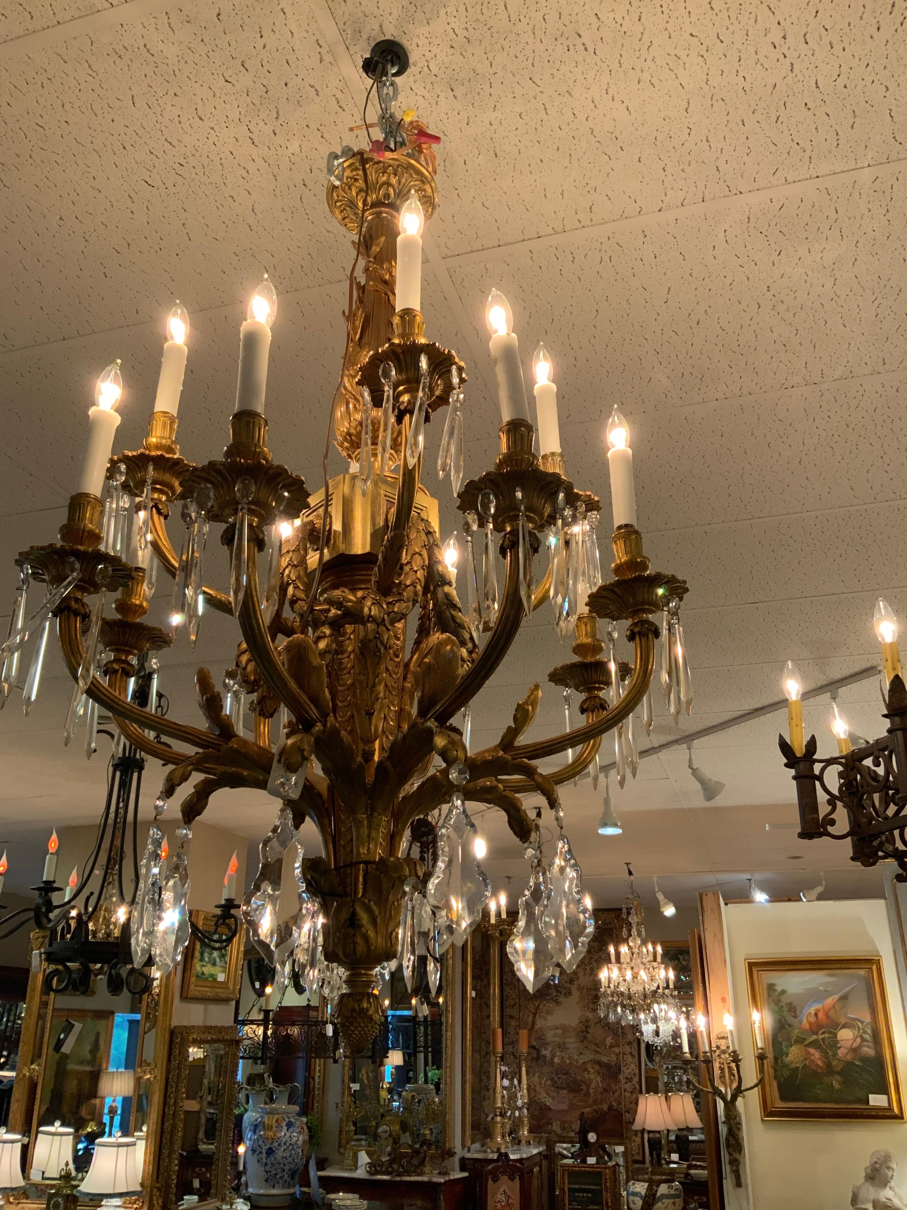 Fine Louis XVI Style Gilt Bronze and Crystal Twelve-Light Chandelier 19th c. en vente 5