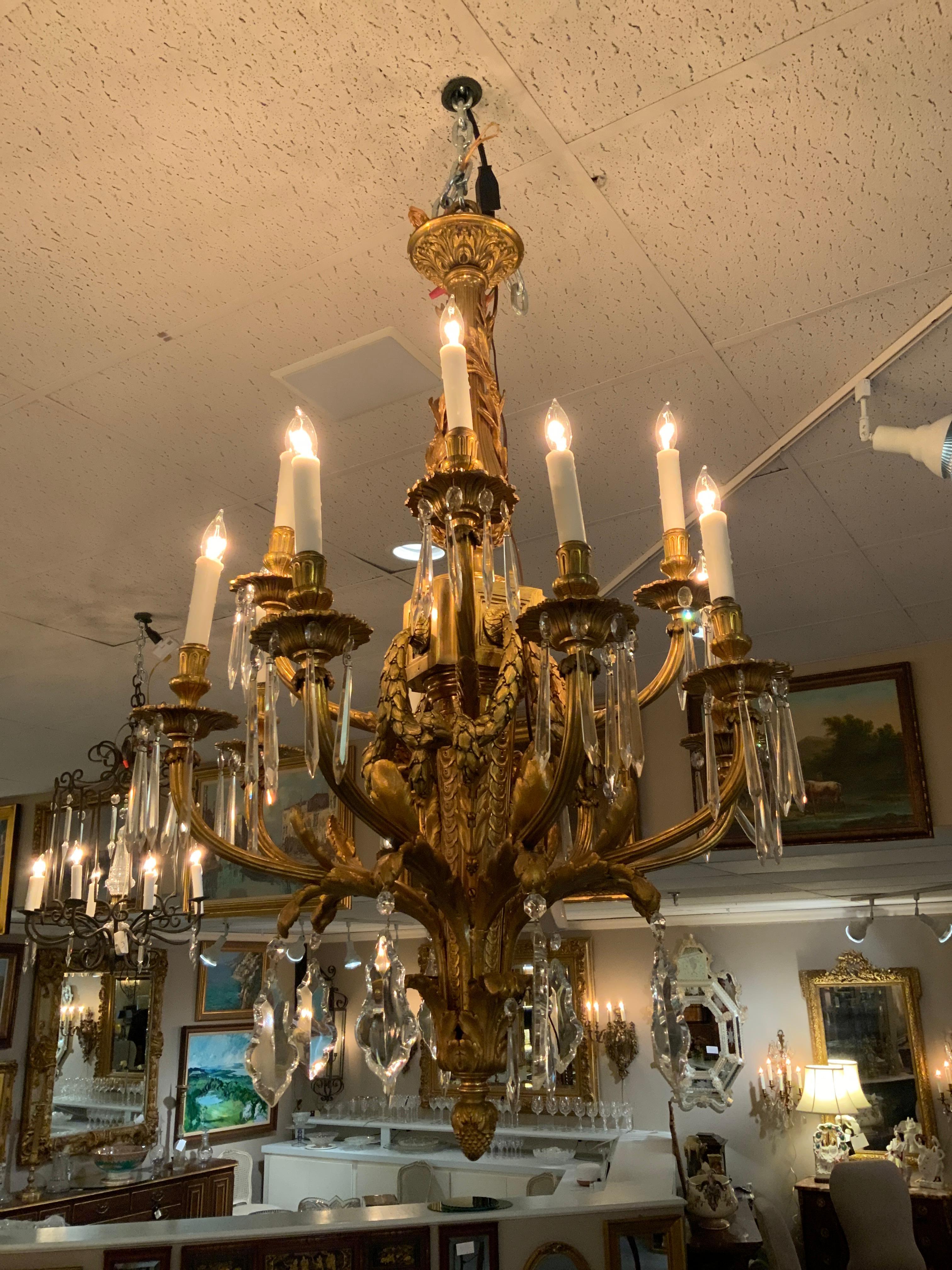 Fine Louis XVI Style Gilt Bronze and Crystal Twelve-Light Chandelier 19th c. en vente 1
