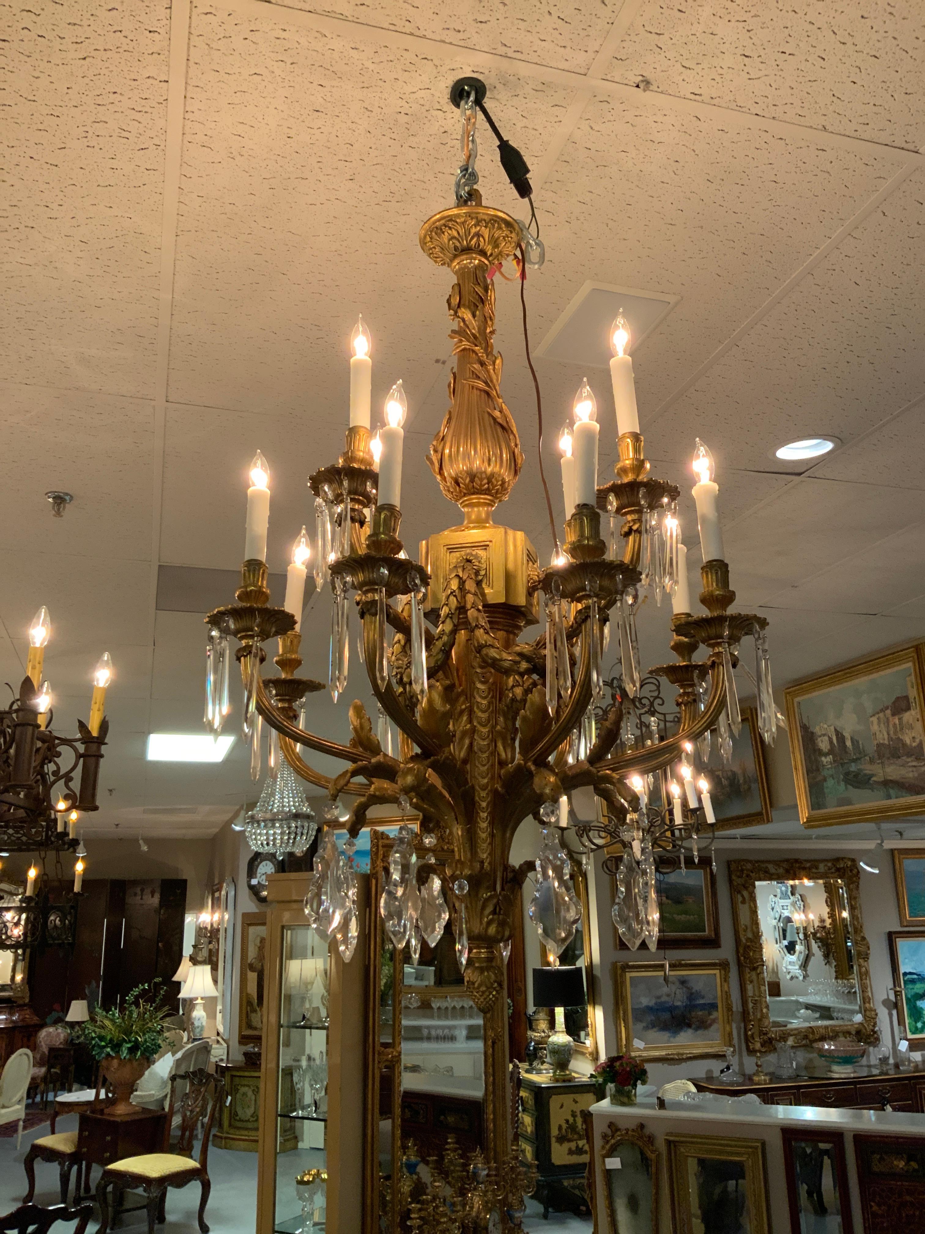 Fine Louis XVI Style Gilt Bronze and Crystal Twelve-Light Chandelier 19th c. en vente 2