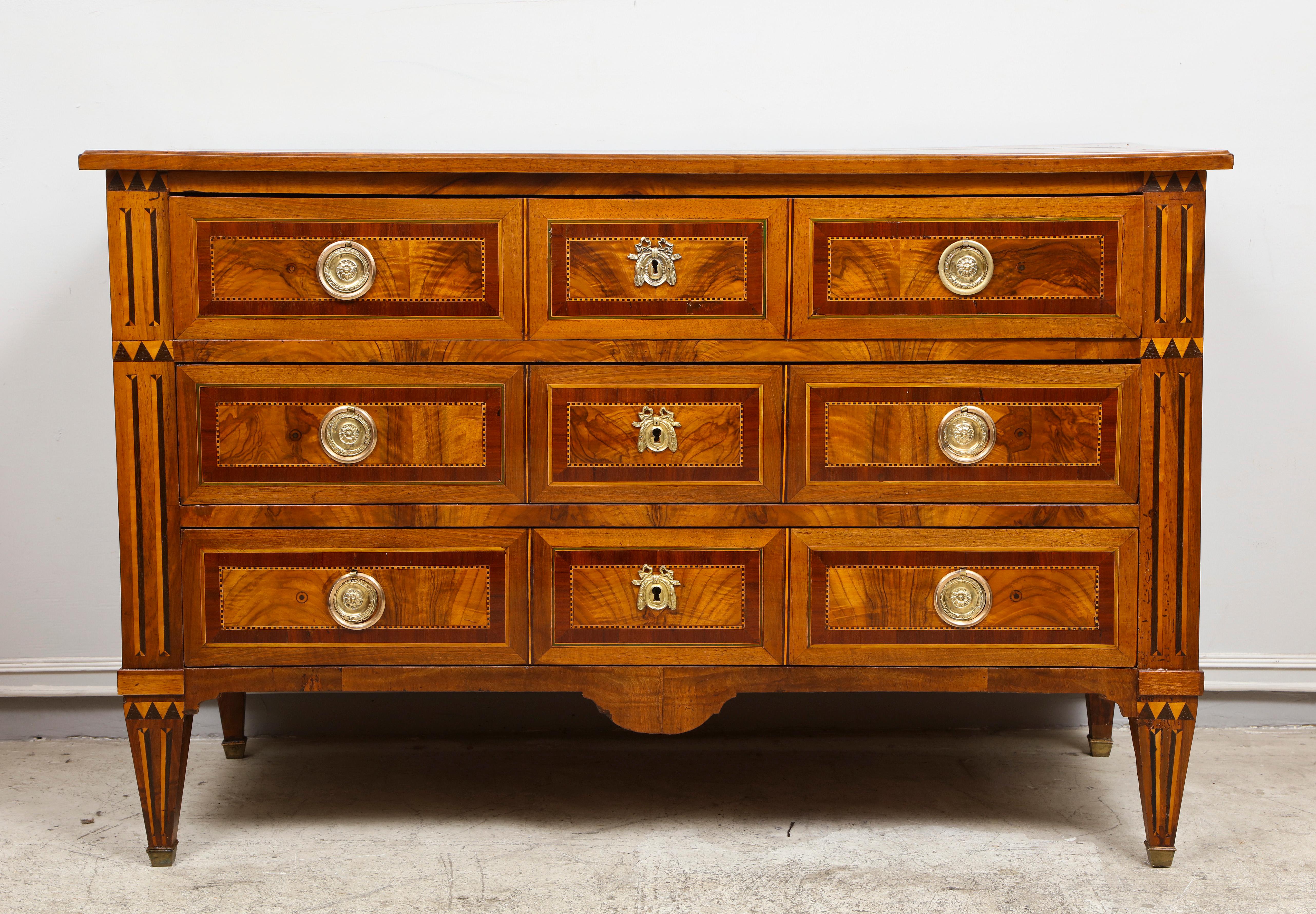 Fine Louis XVI Style Inlaid Commode In Excellent Condition For Sale In New York, NY