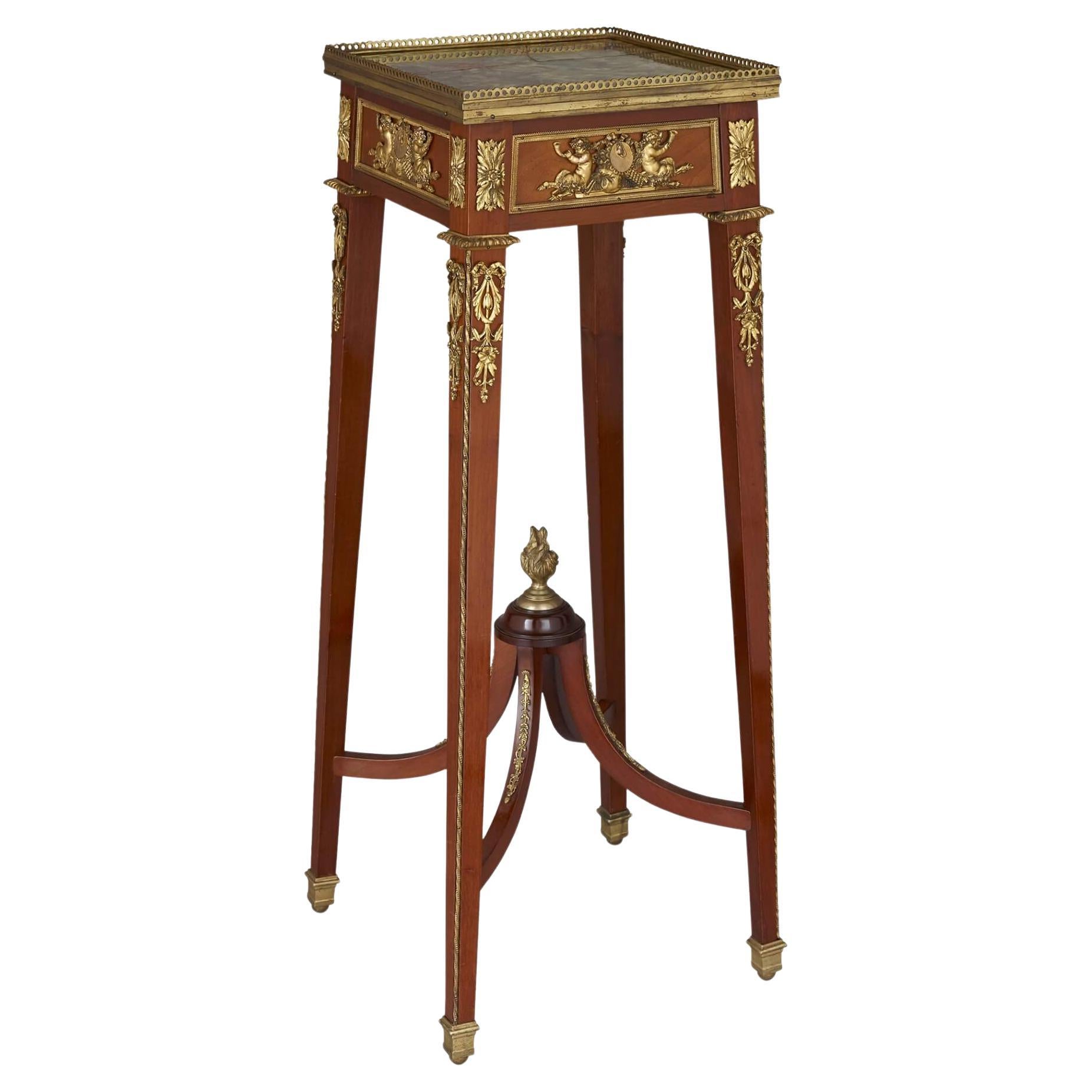 Fino Soporte de Caoba Estilo Luis XVI Montado en Ormolu con Tapa de Ónice
