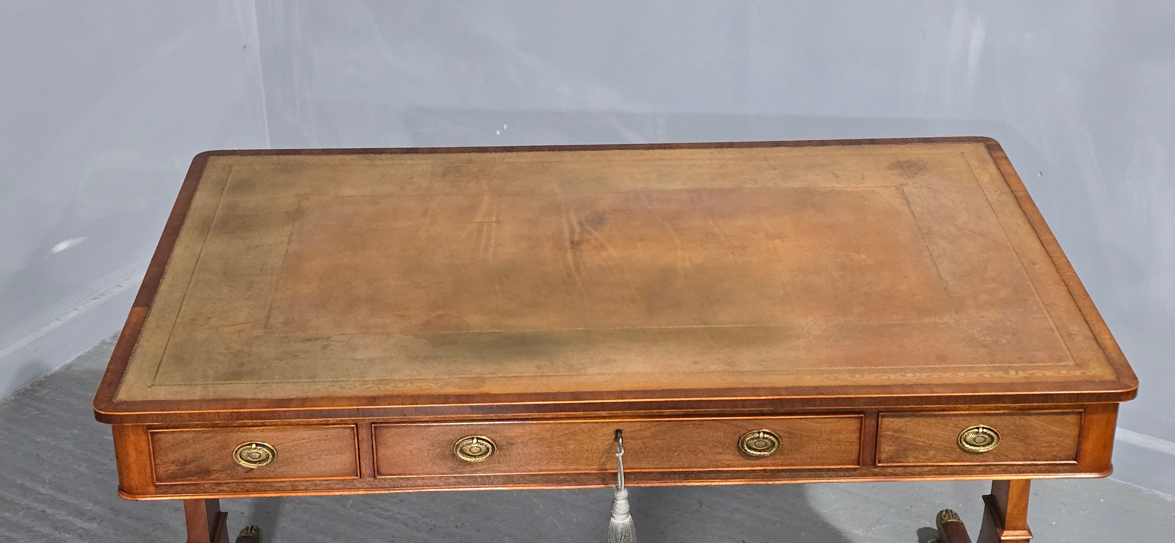 Fine Mahogany Library Writing Table In Good Condition For Sale In Swadlincote, GB
