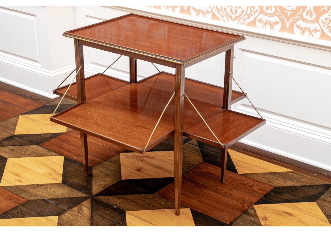 Fine Mahogany Tea or Serving Table with Leaf Extensions In Good Condition For Sale In Bridgeport, CT