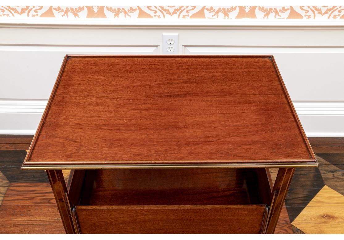 Fine Mahogany Tea or Serving Table with Leaf Extensions For Sale 1