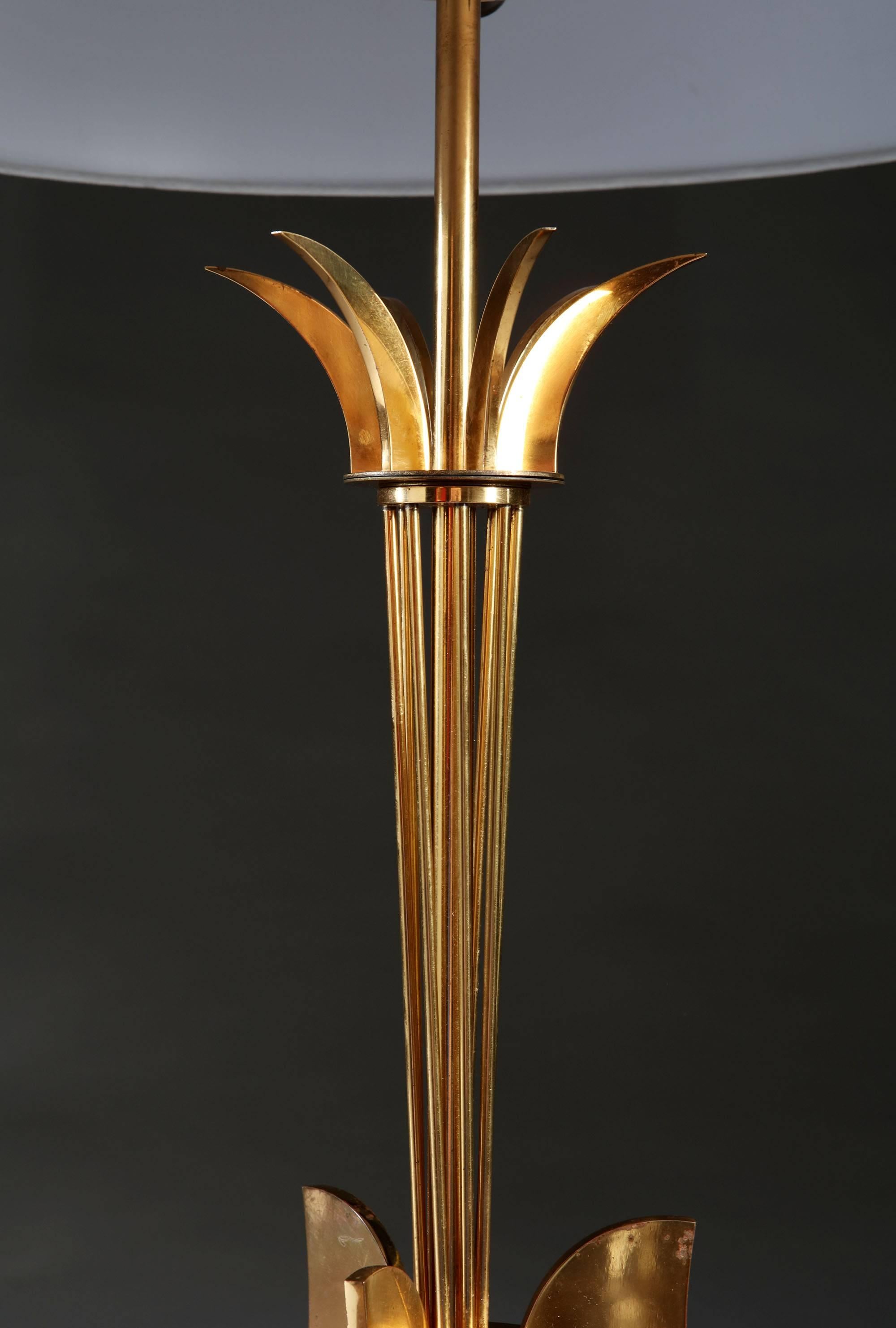 A fine early 20th century gilt bronze Maison Jansen table lamp, with six fronds to the neck and a fluted pillar, all standing on a tripod base.