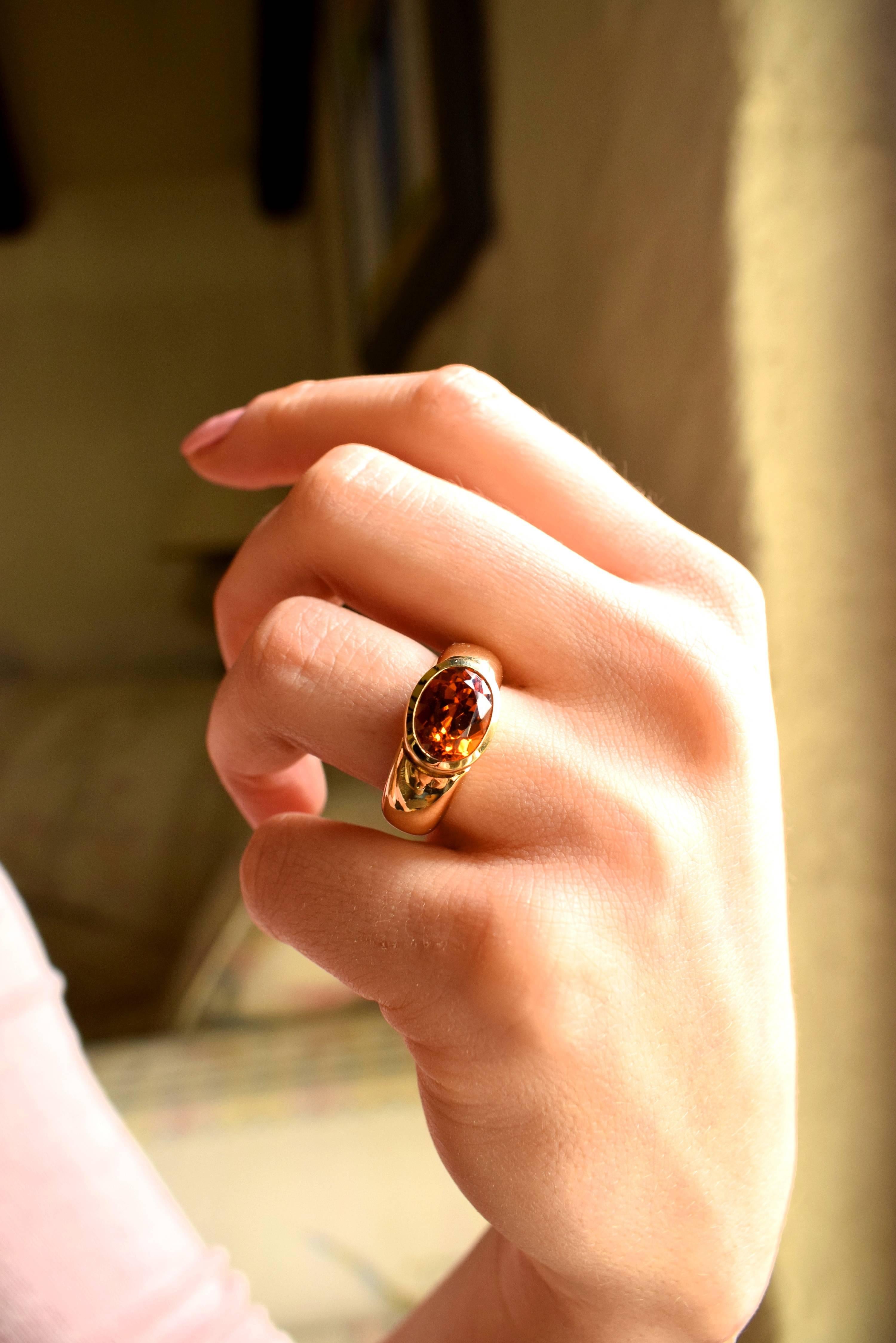 Feiner Mandarin Granat Cabouchon 18K Gold Ring im Zustand „Neu“ im Angebot in Idar-Oberstein, DE