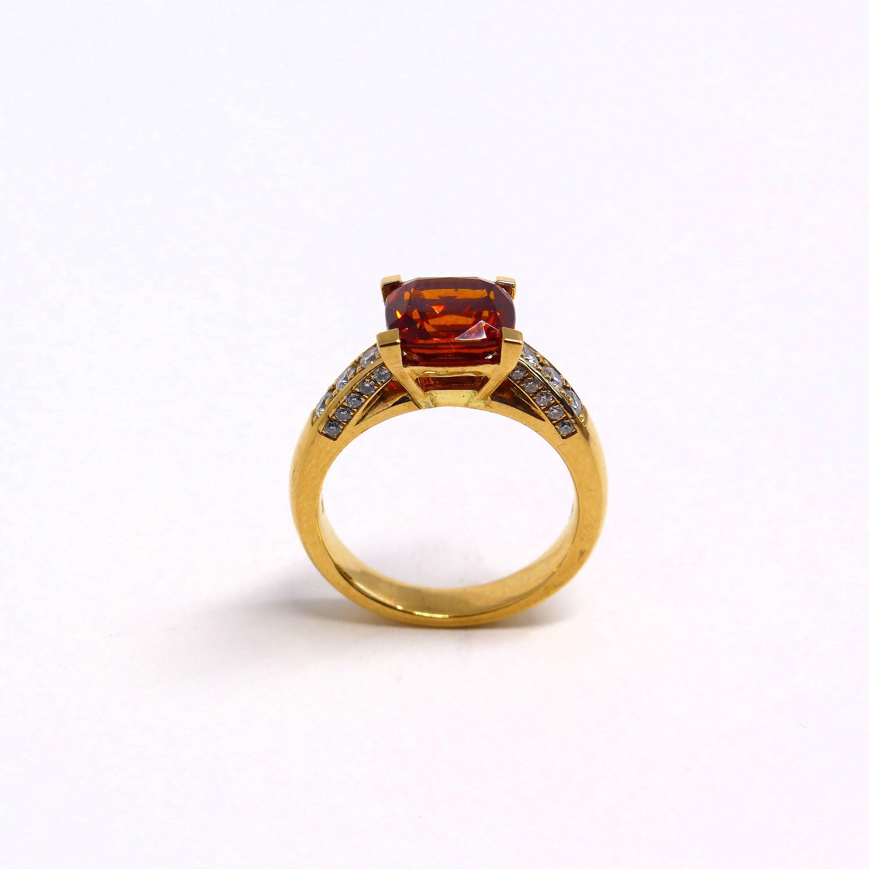 Contemporary Ring in Rose Gold with 1 Mandarine Garnet and Diamonds. For Sale