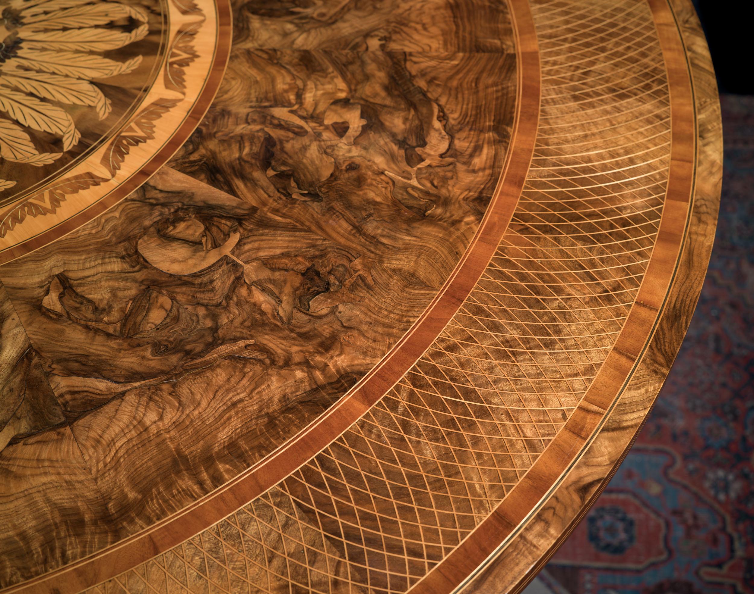 Table centrale italienne en marqueterie fine en vente 1