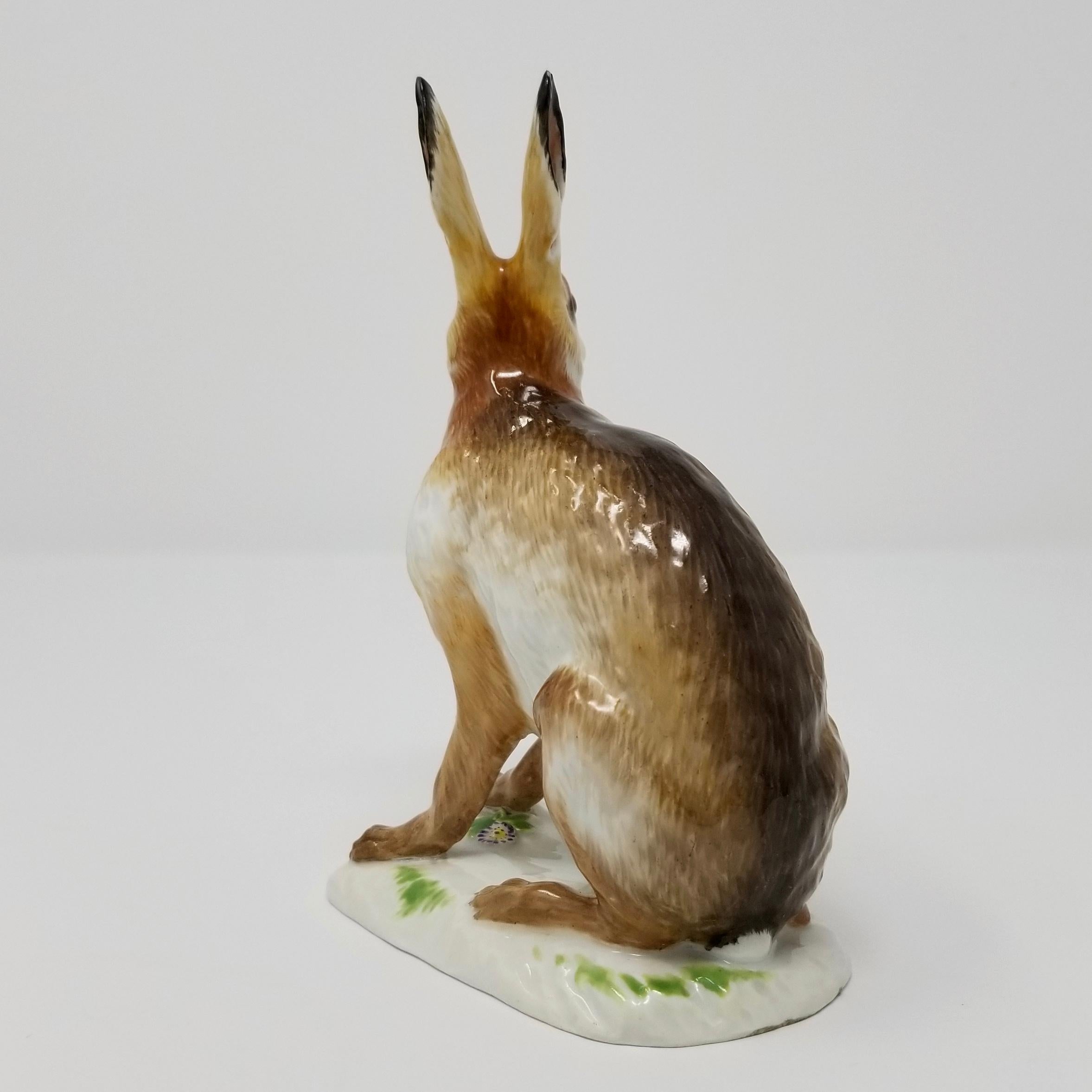 Feine Meissener Porzellanfigur eines Kaninchens nach einem Modell von J. J. Kandler (Handbemalt) im Angebot