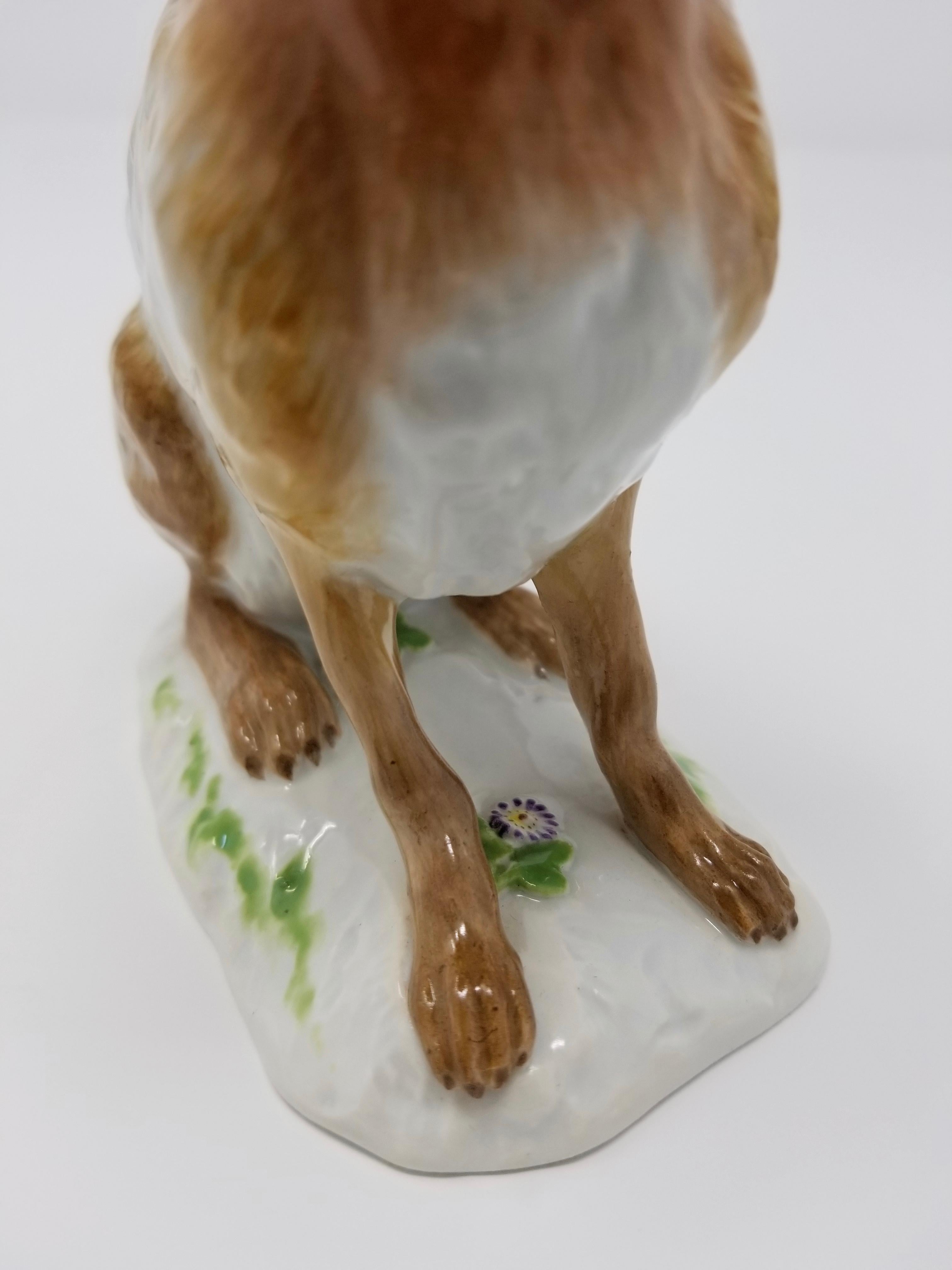 Feine Meissener Porzellanfigur eines Kaninchens nach einem Modell von J. J. Kandler (Frühes 20. Jahrhundert) im Angebot