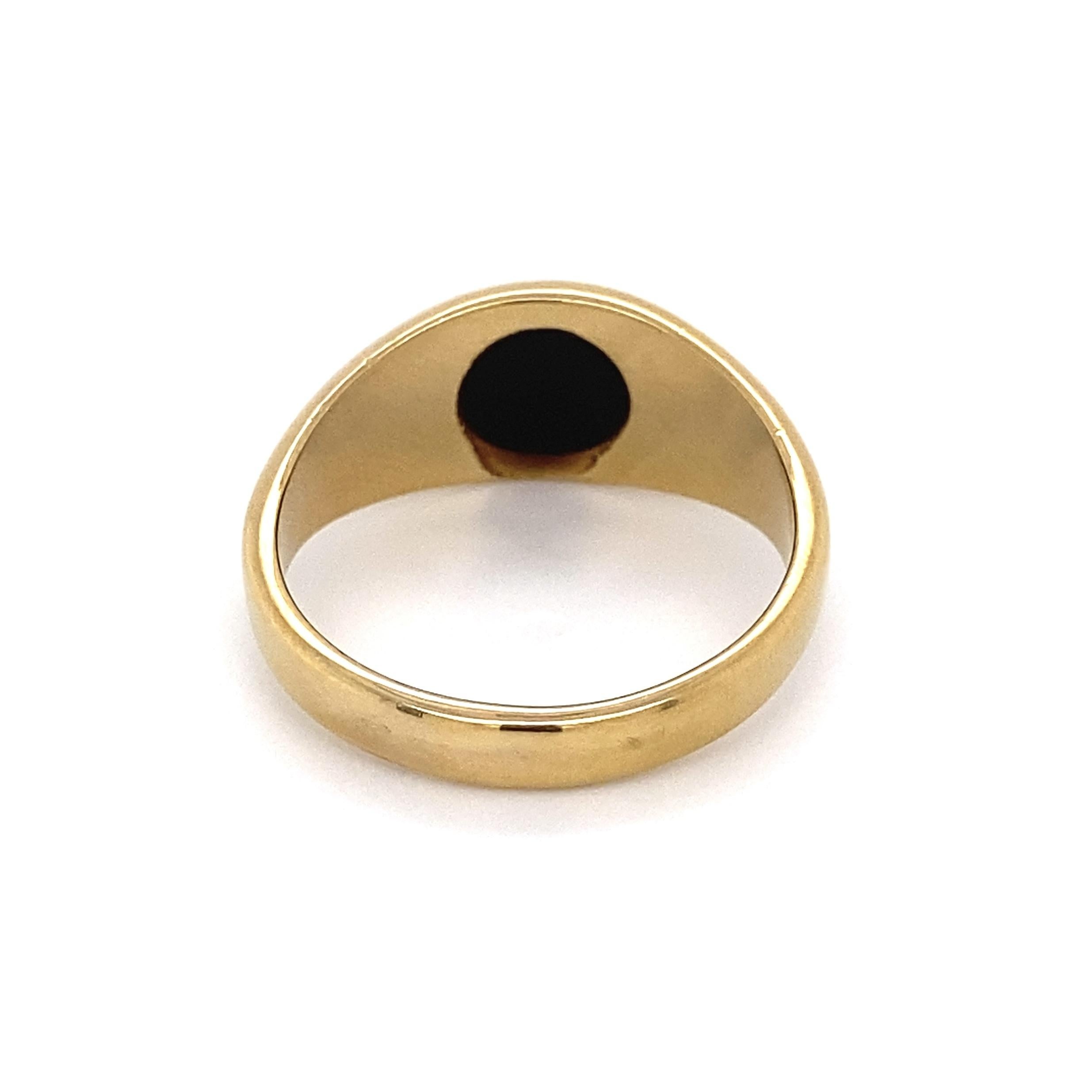 Modern Fine Men’s Cabochon Tiger Eye Gold Band Signet Ring For Sale