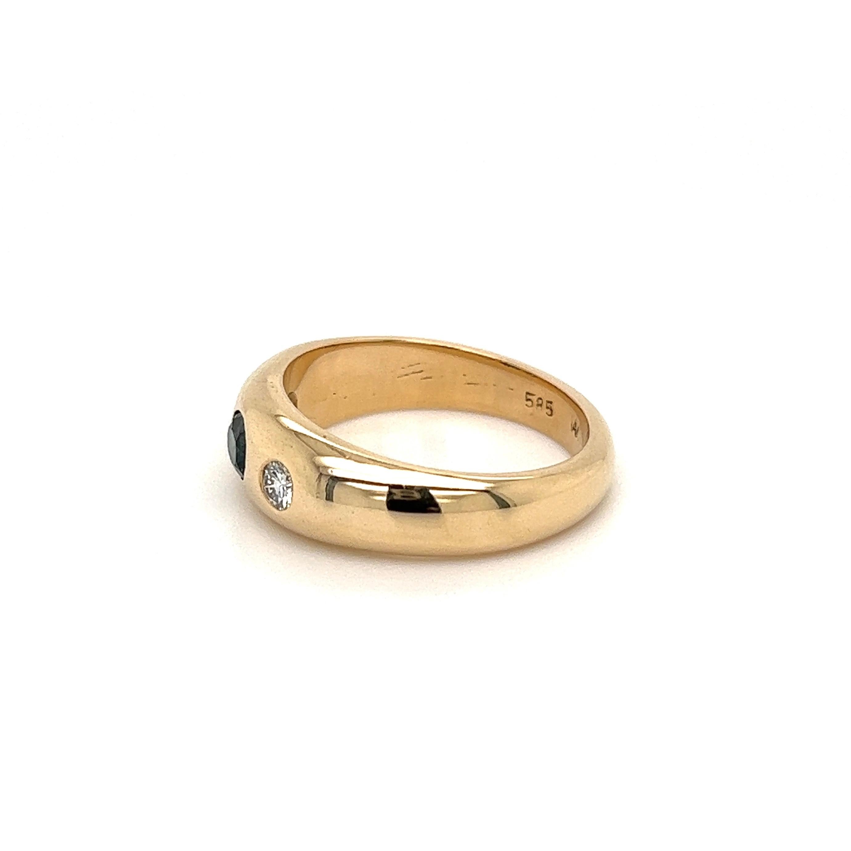 Contemporary Fine Men’s Sleek 3-Stone Sapphire and Diamond Gold Ring 