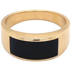 Retro Fine Men’s Sleek Onyx and Gold Dome Bar Ring Estate Fine Jewelry