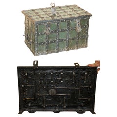 FINE MID 17TH CENTURY GERMAN WROUGHT IRON SAFE CHEST TRUNK WiTH ORIGINAL KEY