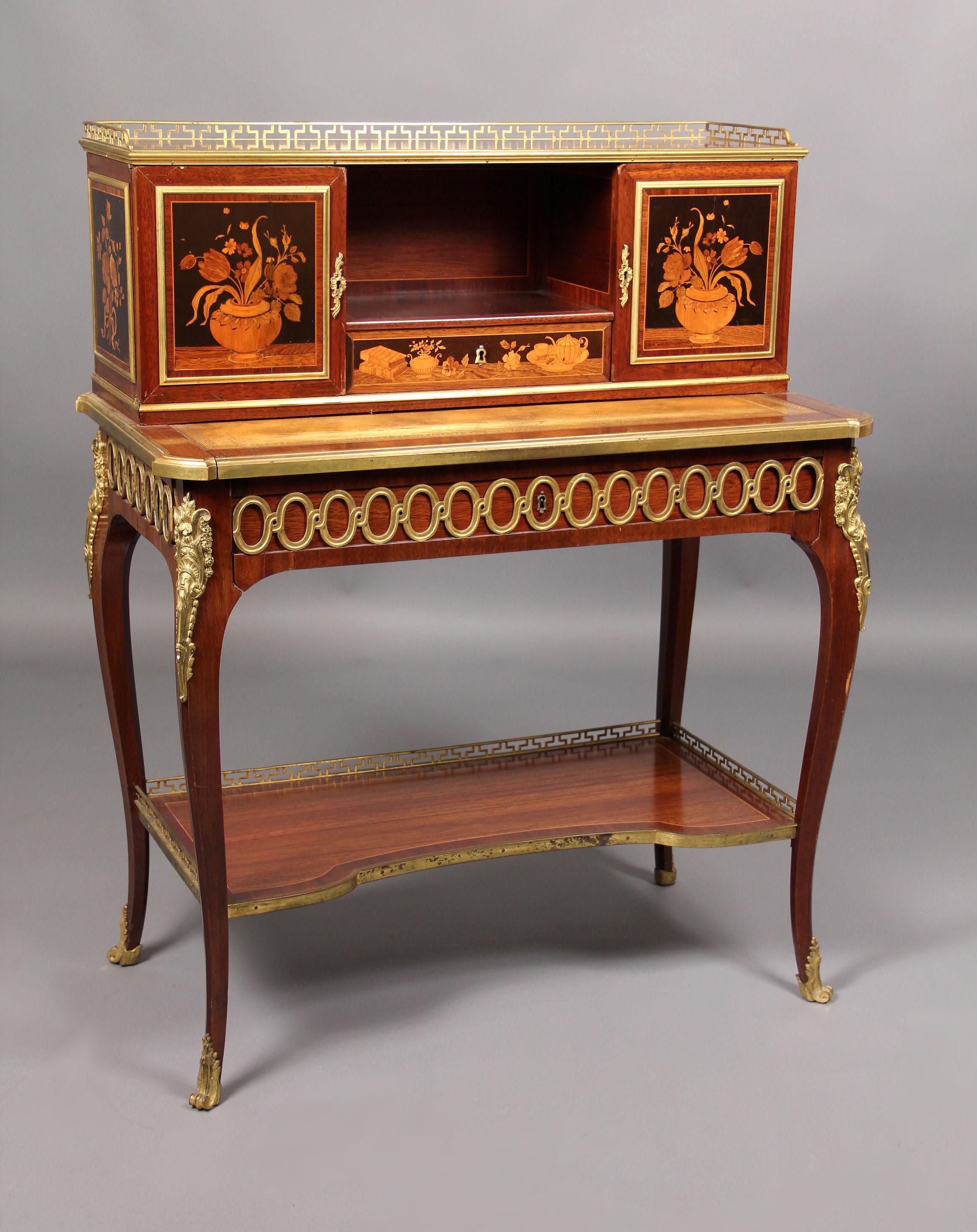 Scrivania in stile Luigi XV della metà del XIX secolo con intarsio e bronzo dorato di Edmond Guillaume Lexcellent

Da Edmond Guillaume Lexcellent

La struttura superiore è composta da due ante e un piccolo cassetto sopra un unico cassetto lungo,