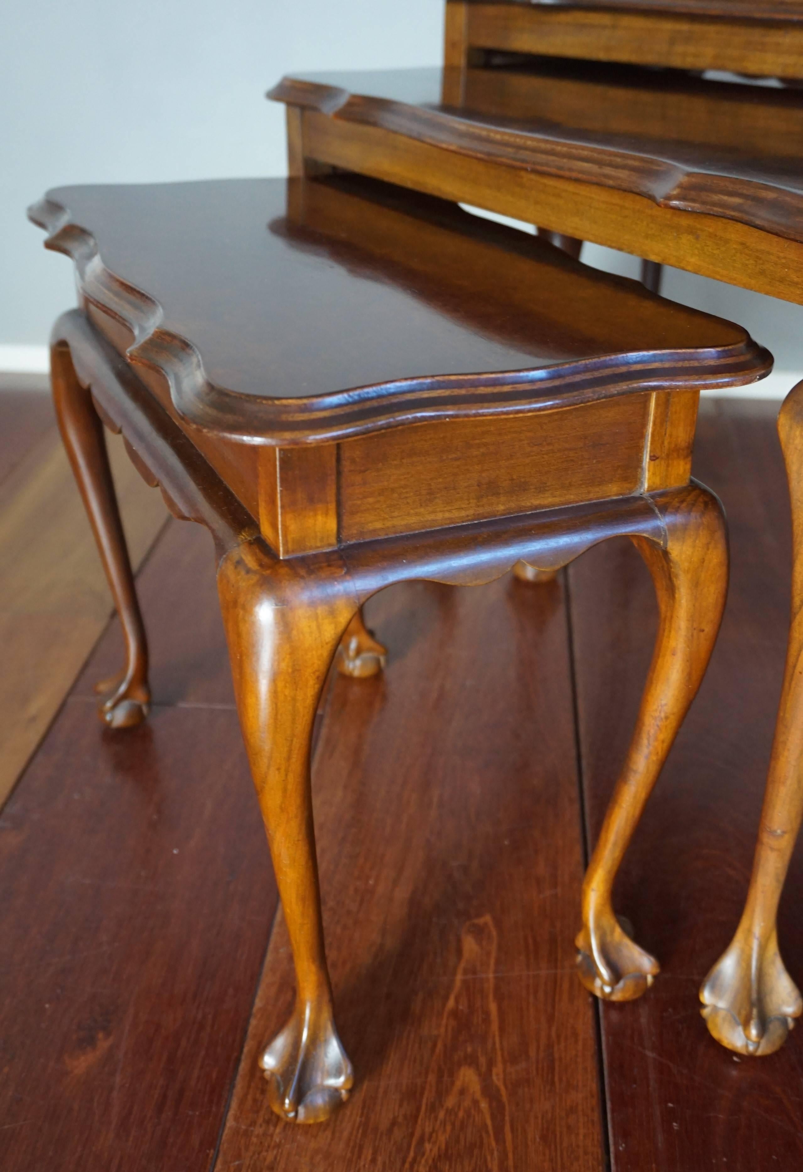 Fine Mid-20th Century Queen Anne Style Nutwood Nest of Tables with Burl Inlay For Sale 5