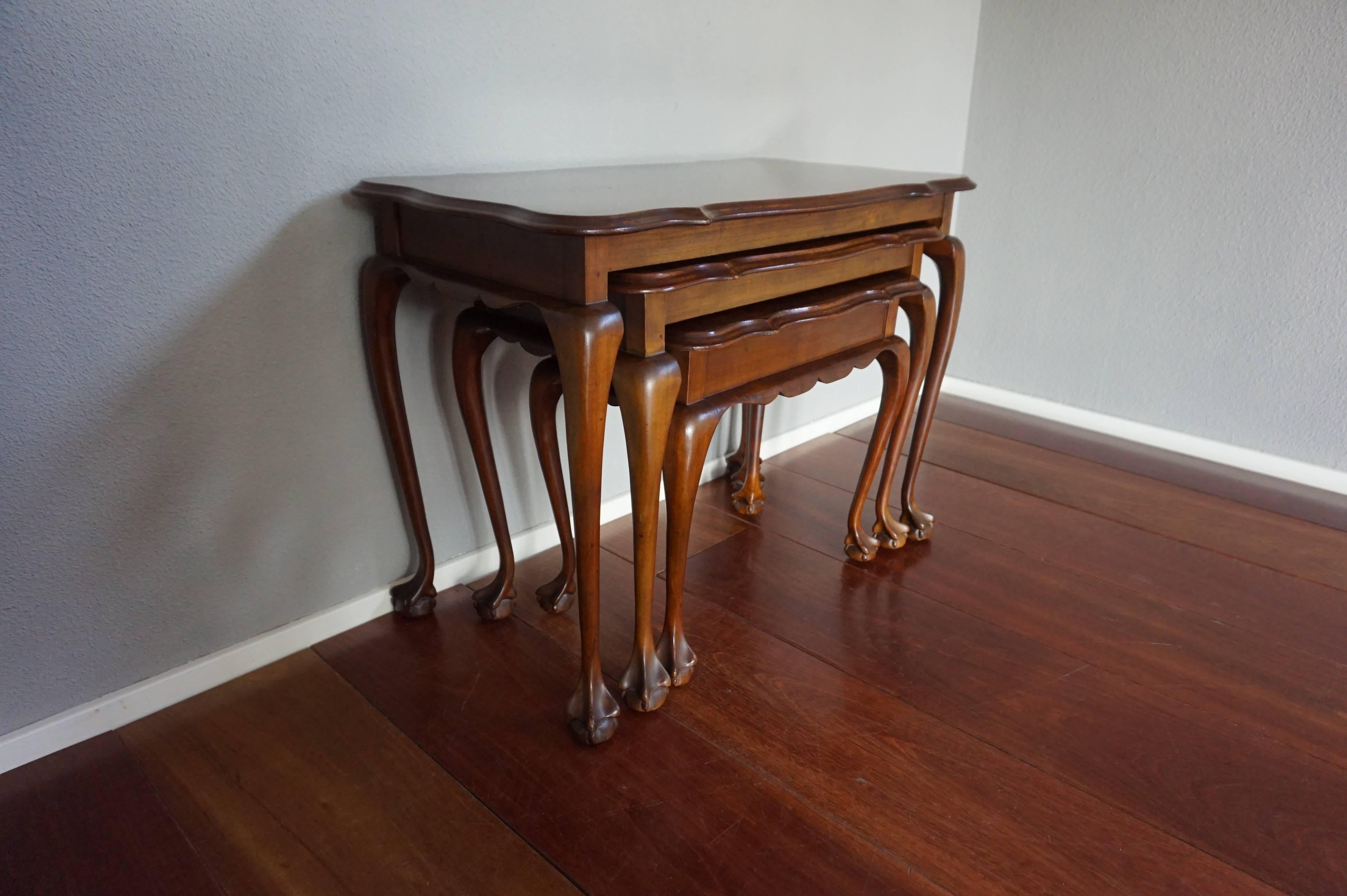 Fine Mid-20th Century Queen Anne Style Nutwood Nest of Tables with Burl Inlay For Sale 9