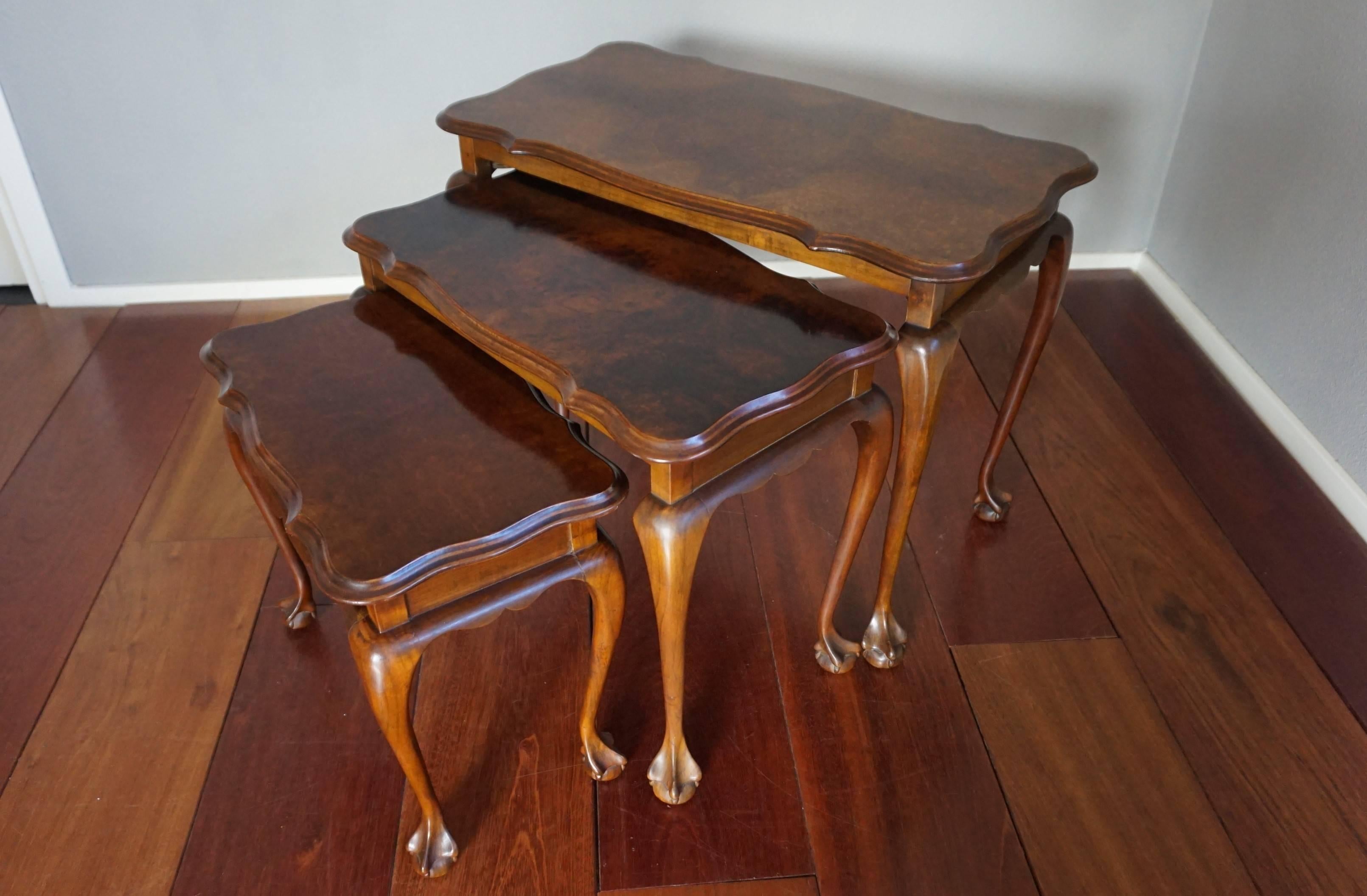 Fine Mid-20th Century Queen Anne Style Nutwood Nest of Tables with Burl Inlay In Excellent Condition For Sale In Lisse, NL