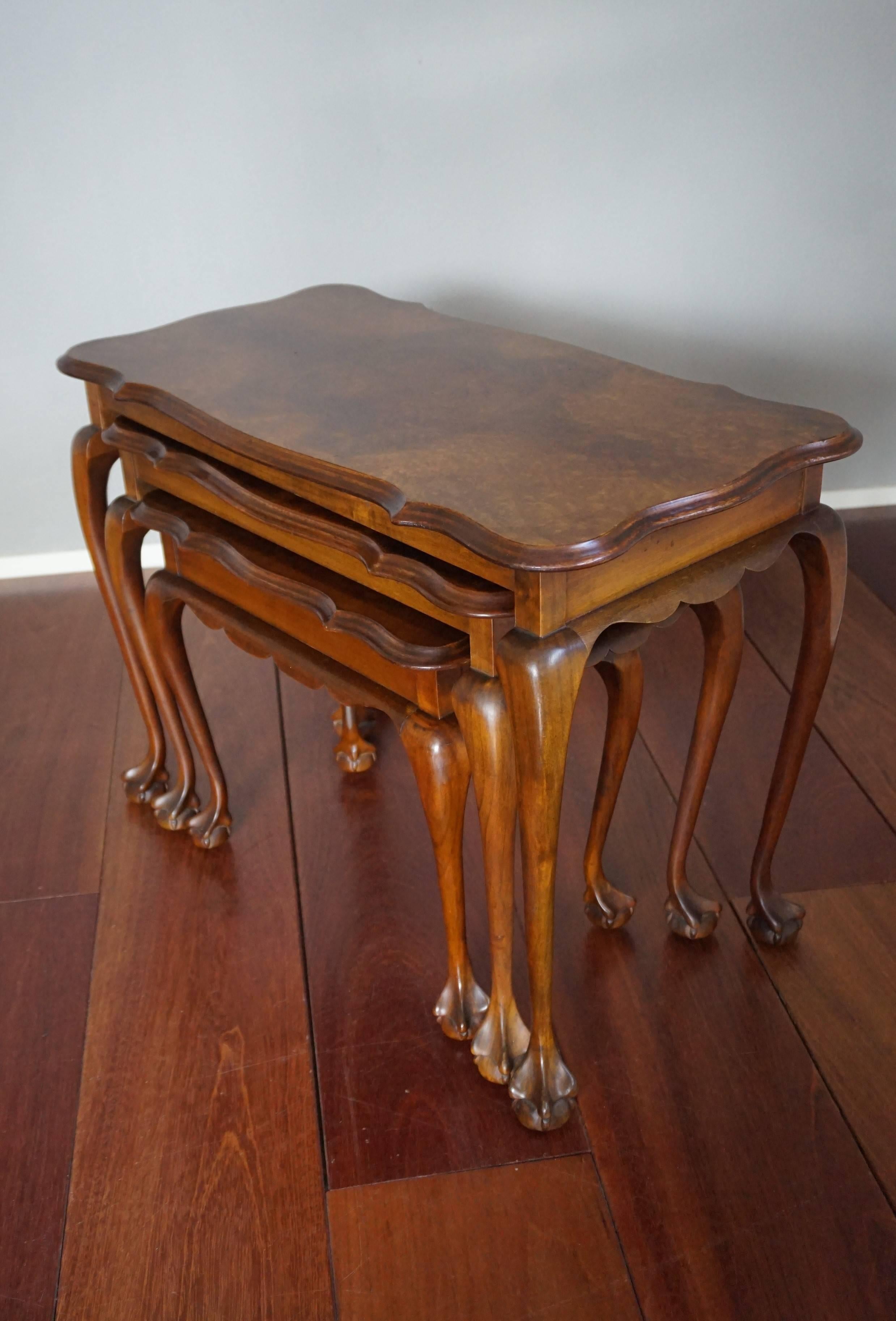 Fine Mid-20th Century Queen Anne Style Nutwood Nest of Tables with Burl Inlay For Sale 1