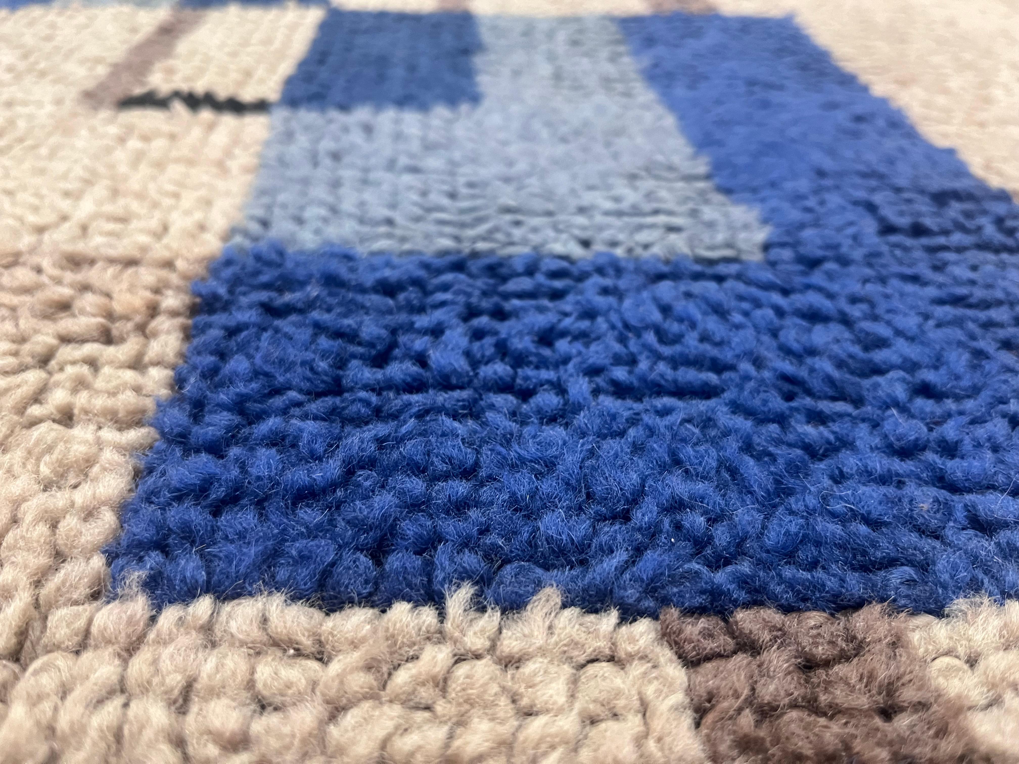 Fine Mid Century French Wool Rug 4'9